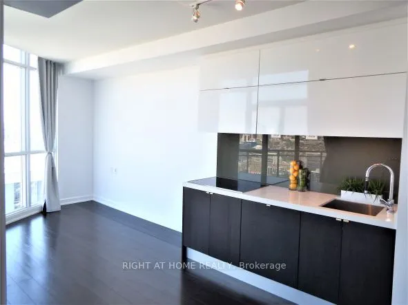 21 Iceboat Terrace, #PH02