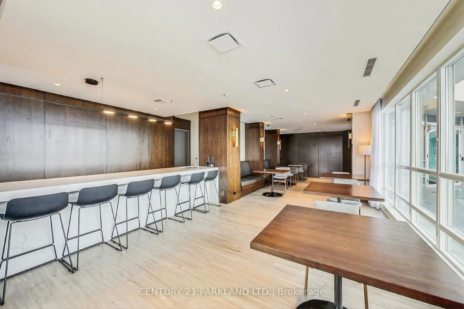 410 Queens Quay W, #718