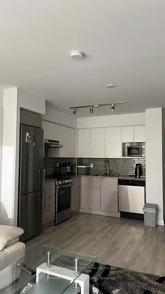 120 Varna Drive, #818