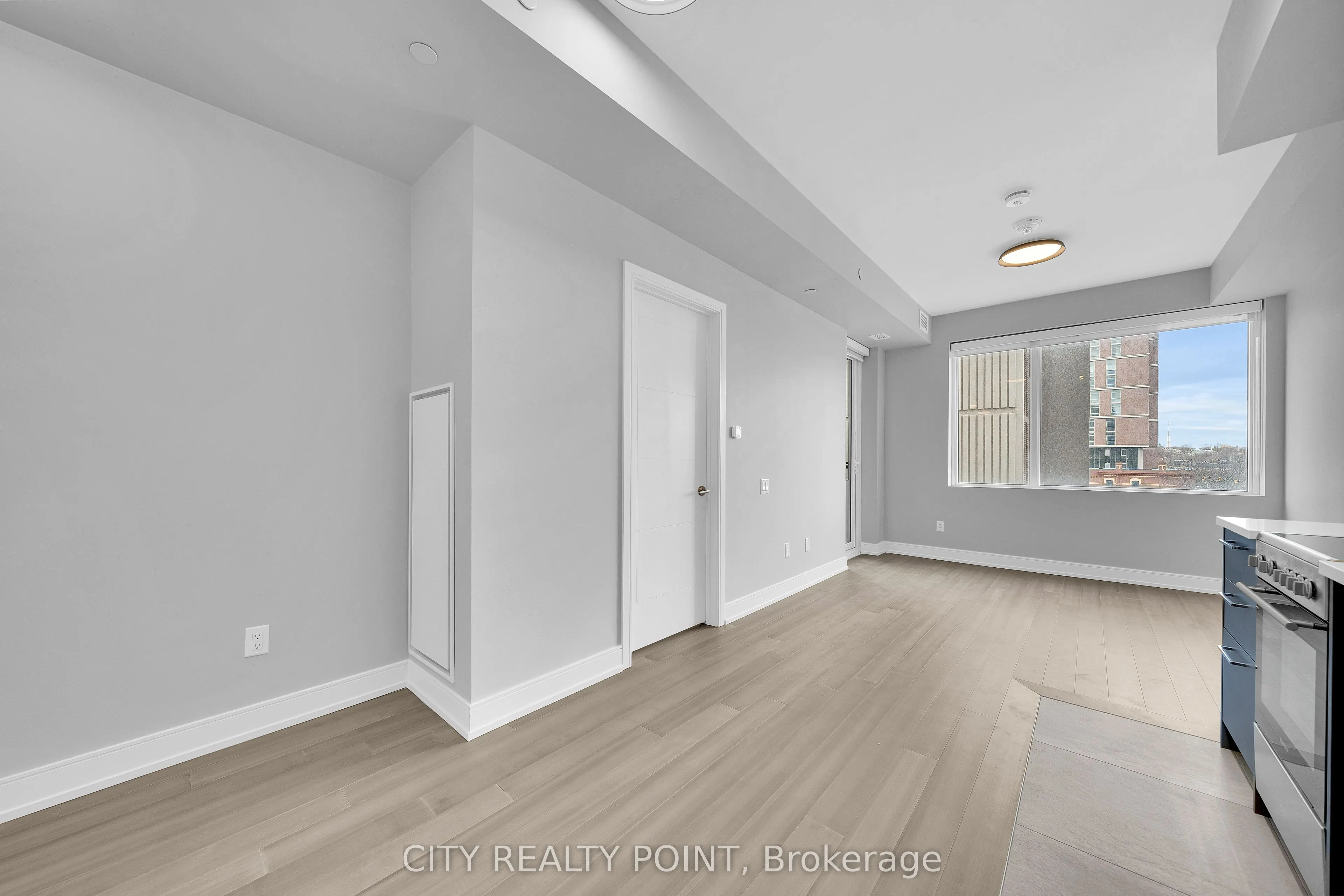 664 Spadina Avenue, #216