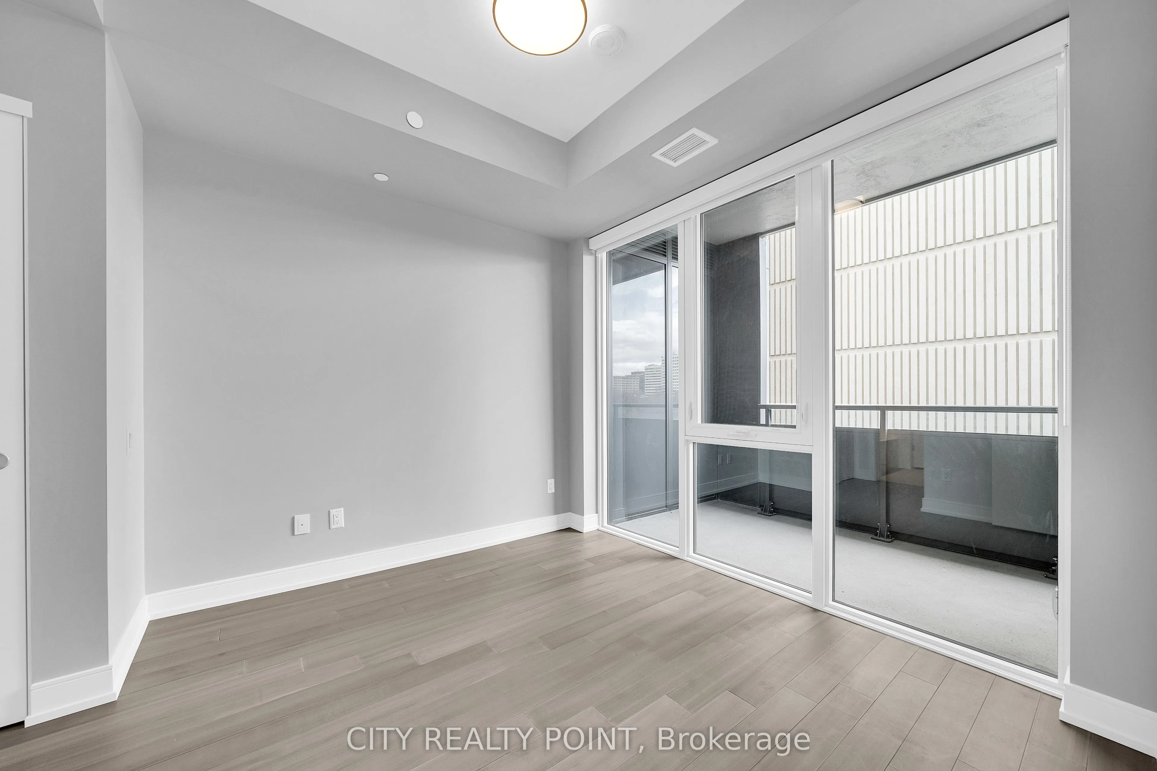 664 Spadina Avenue, #216