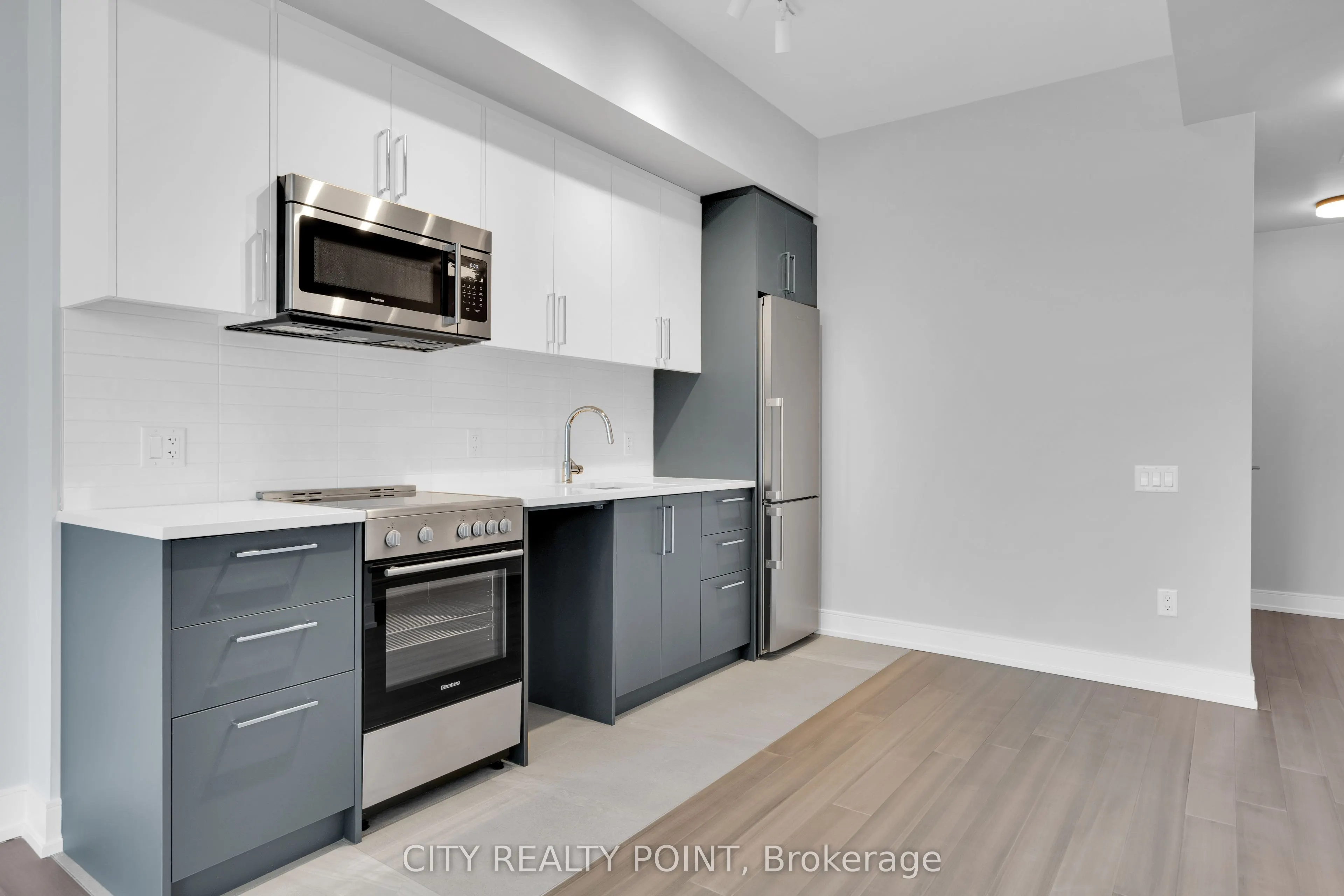664 Spadina Avenue, #216
