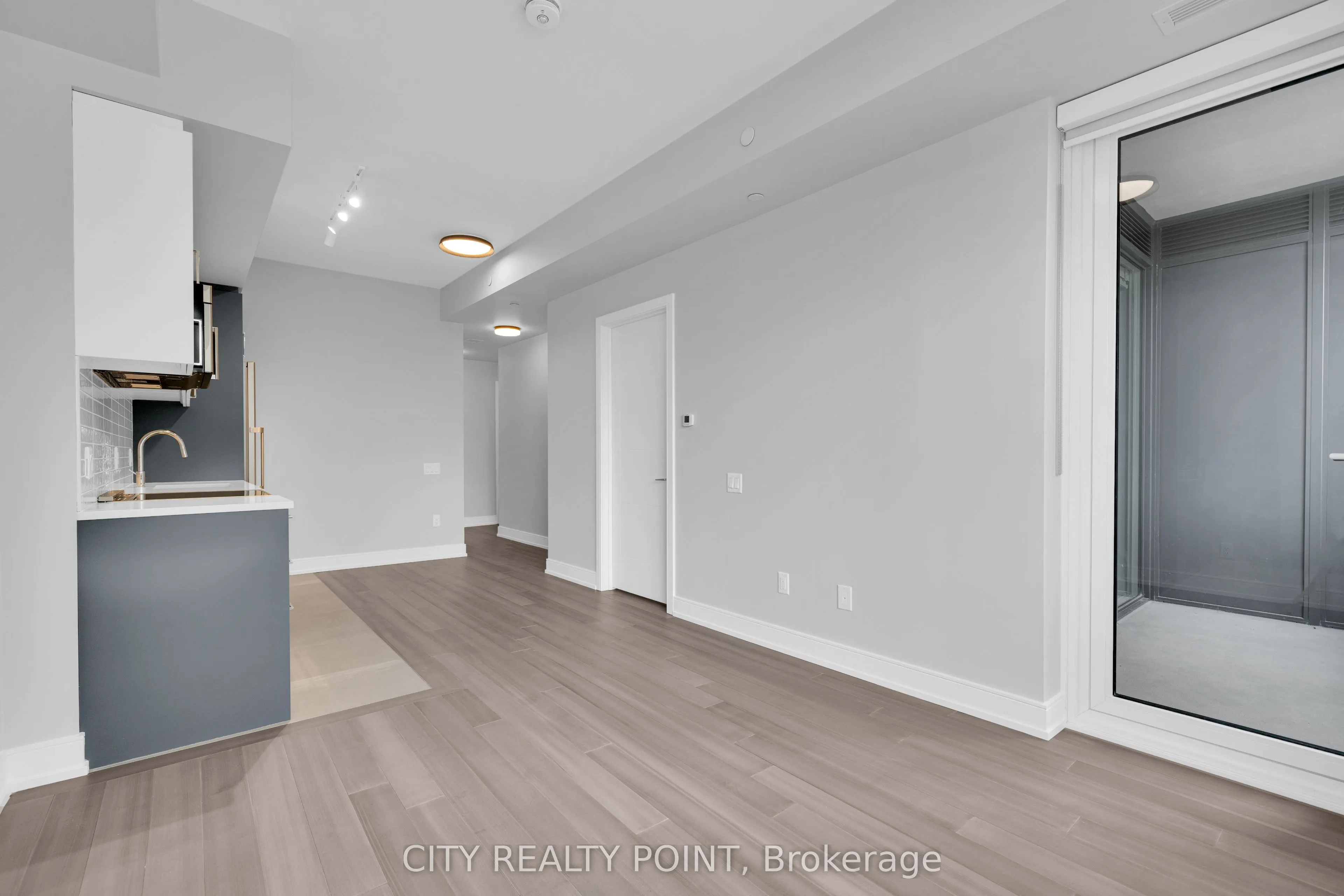 664 Spadina Avenue, #216