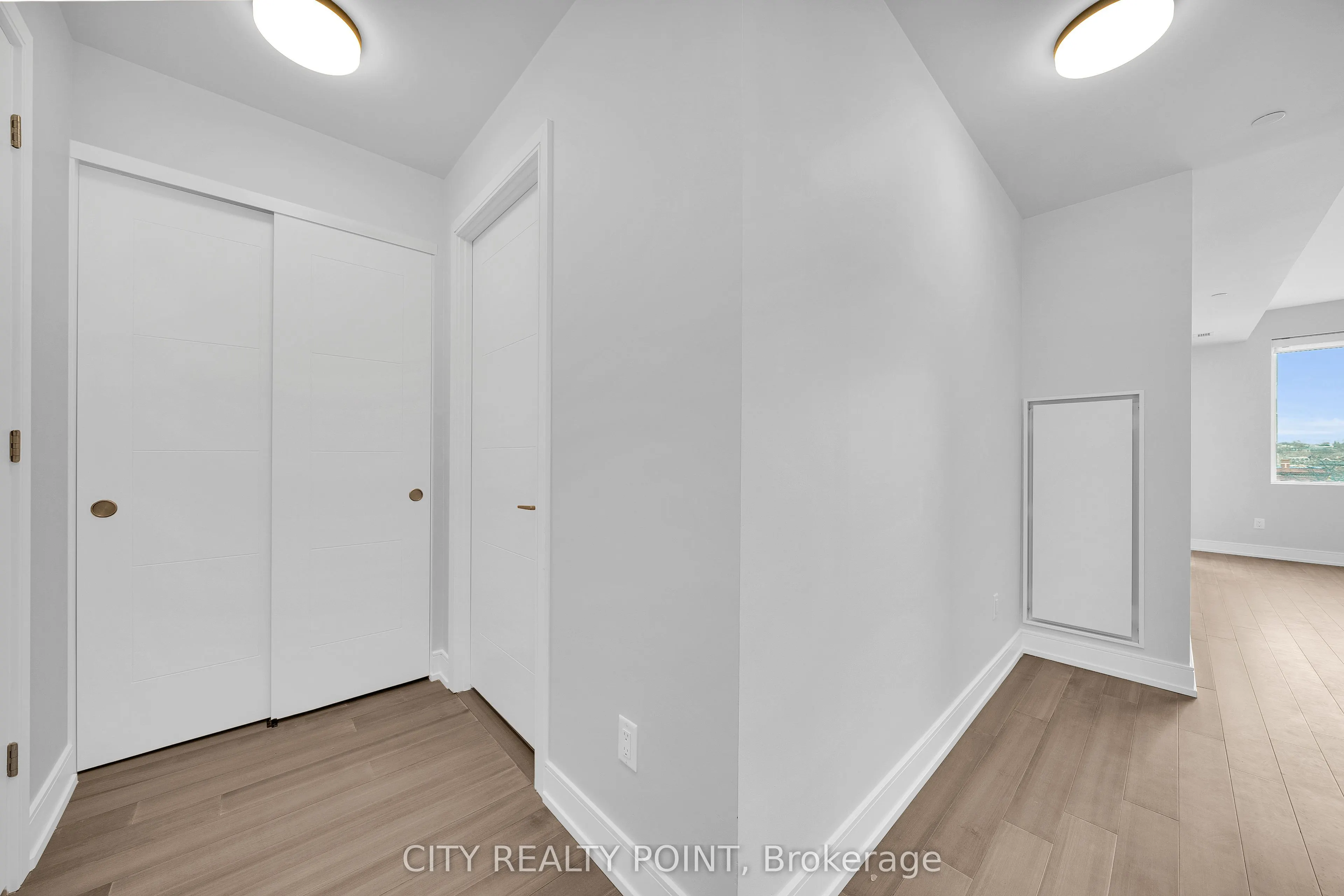 664 Spadina Avenue, #216