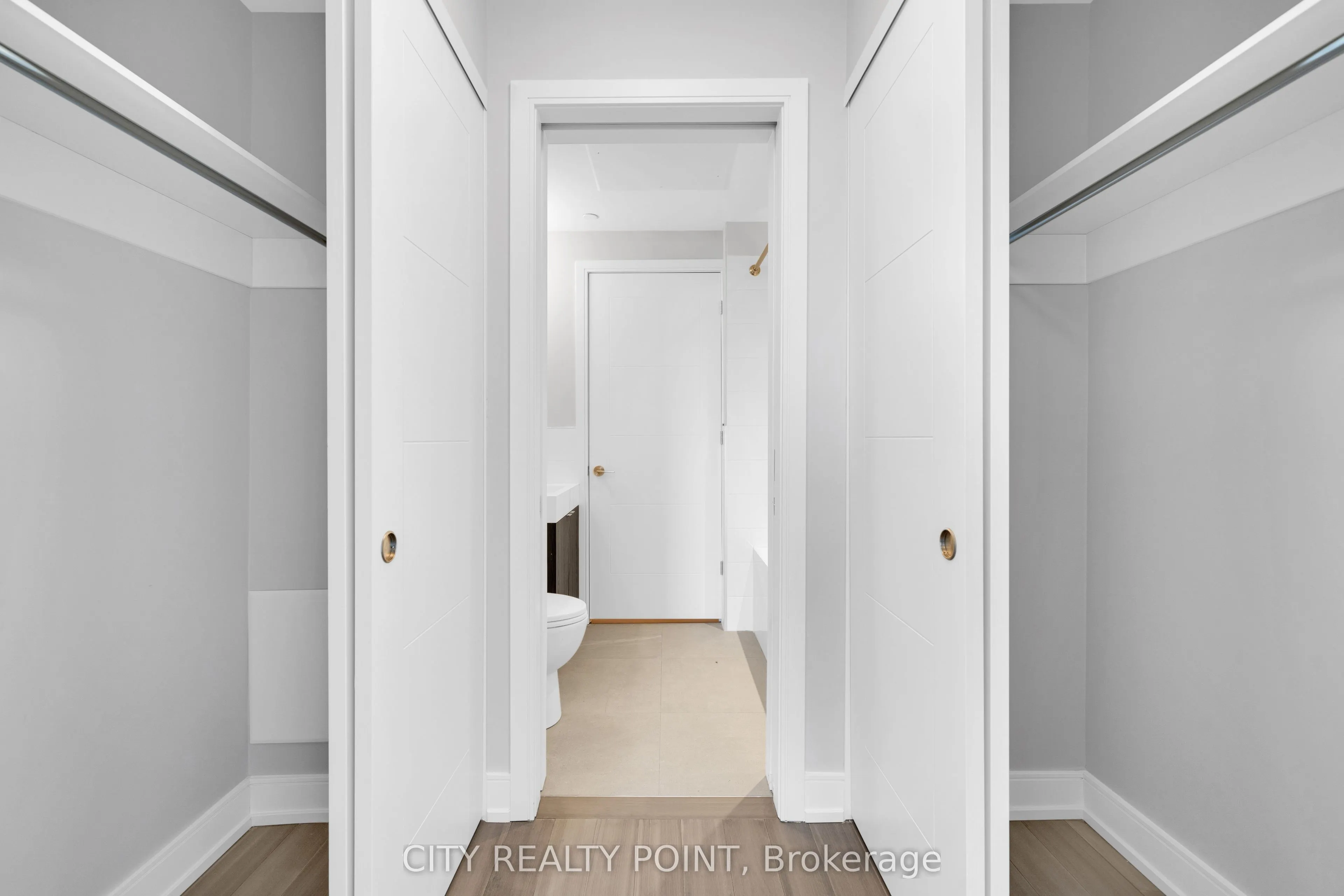 664 Spadina Avenue, #216
