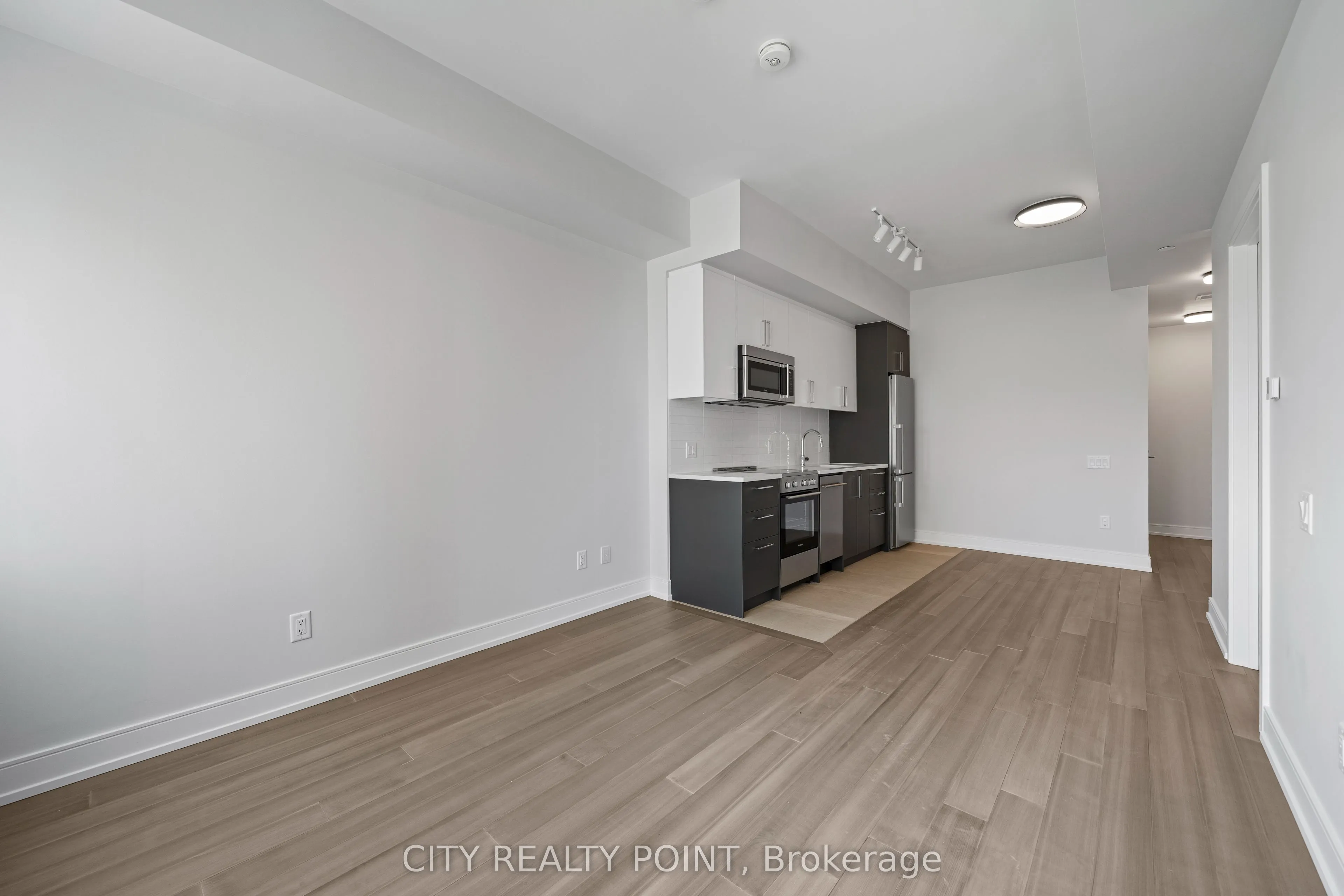 664 Spadina Avenue, #906