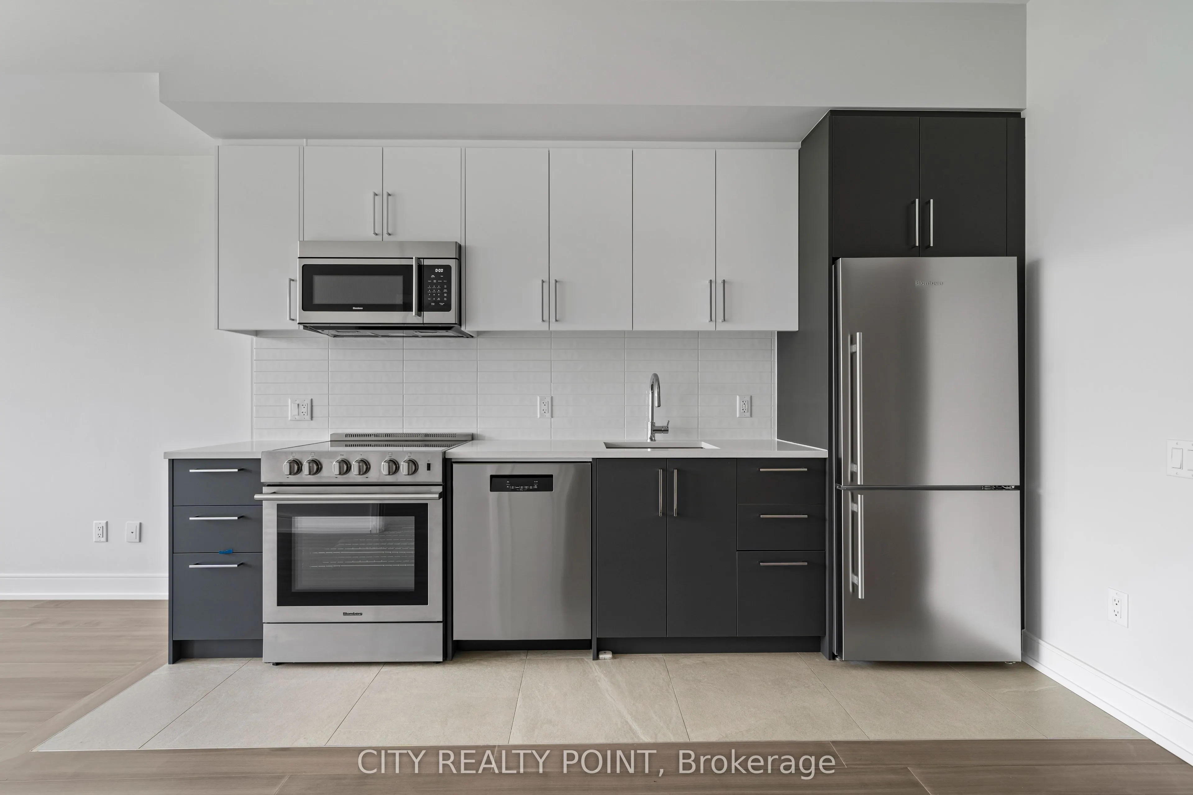 664 Spadina Avenue, #906