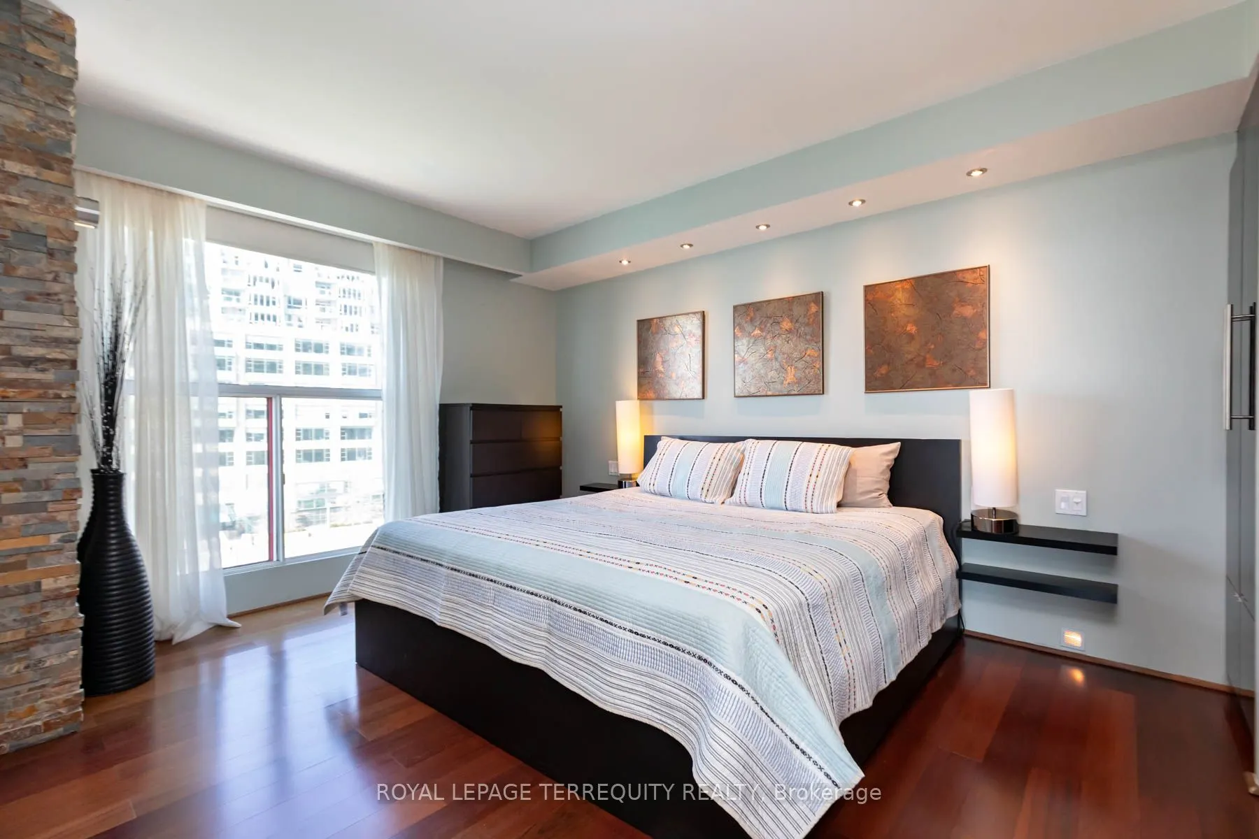 99 Harbour Square, #708 ST