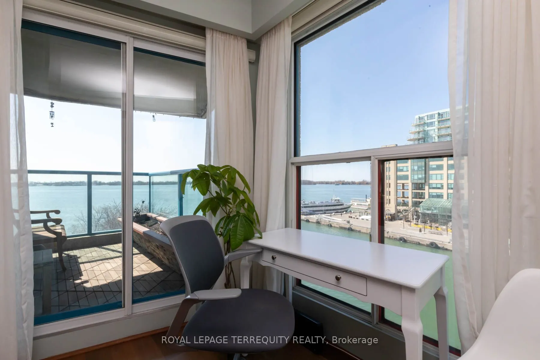 99 Harbour Square, #708 ST