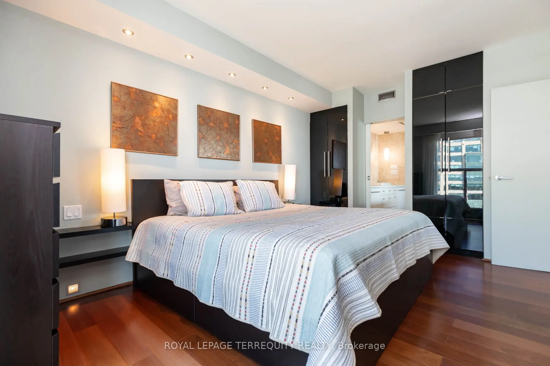 99 Harbour Square, #708 ST
