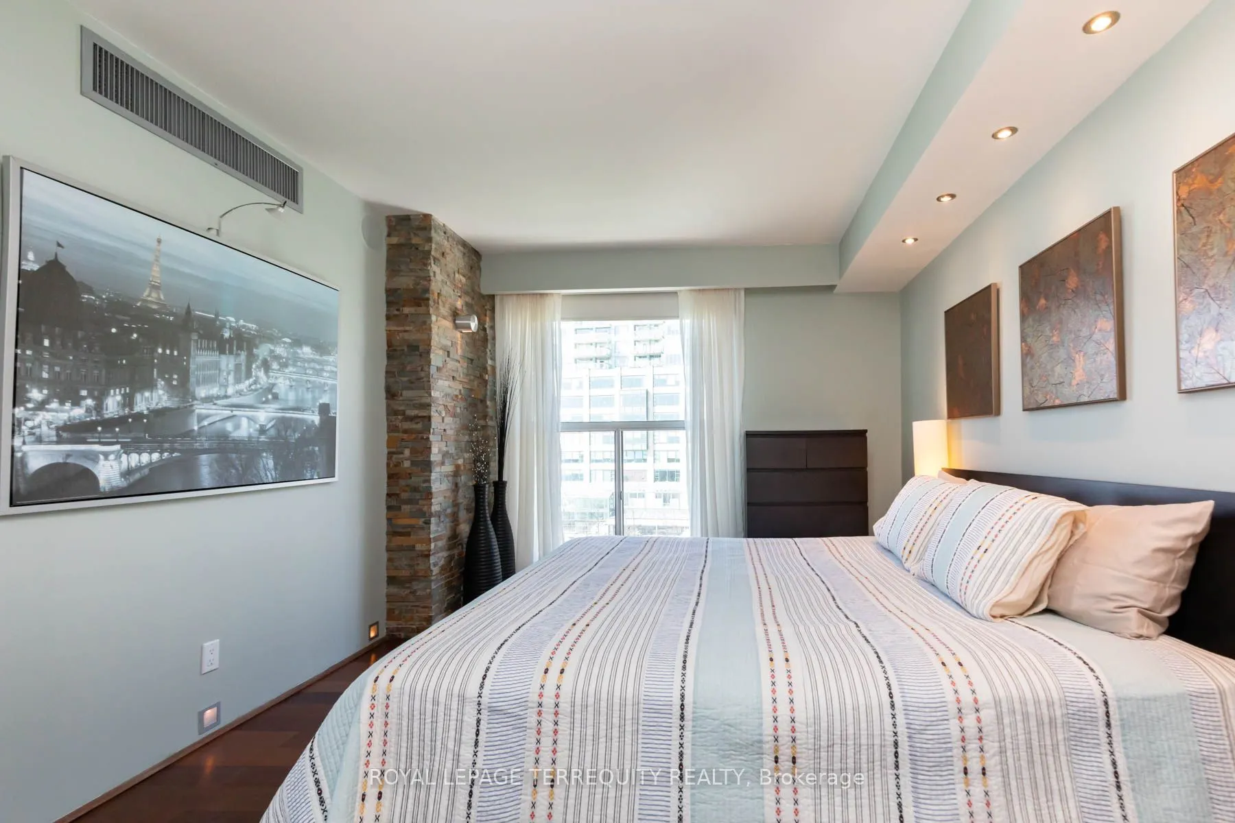 99 Harbour Square, #708 ST