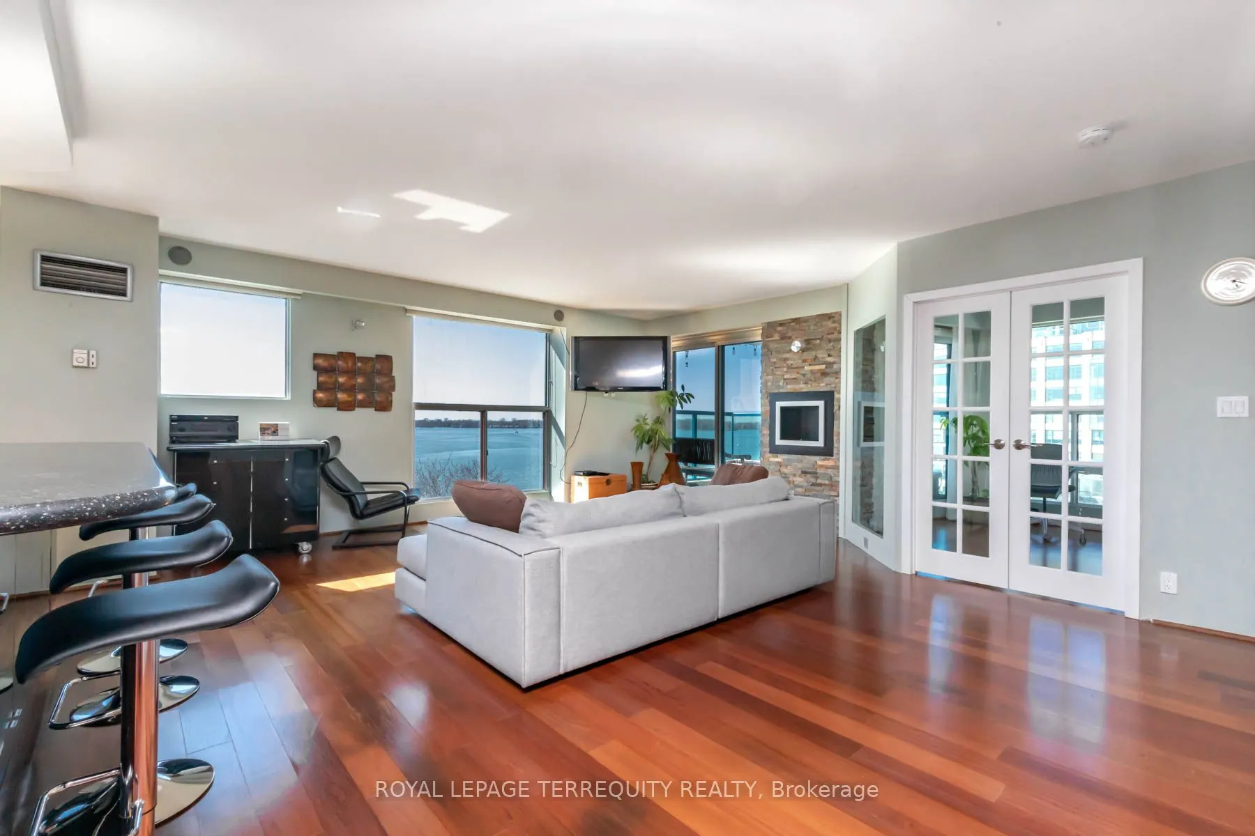 99 Harbour Square, #708 ST