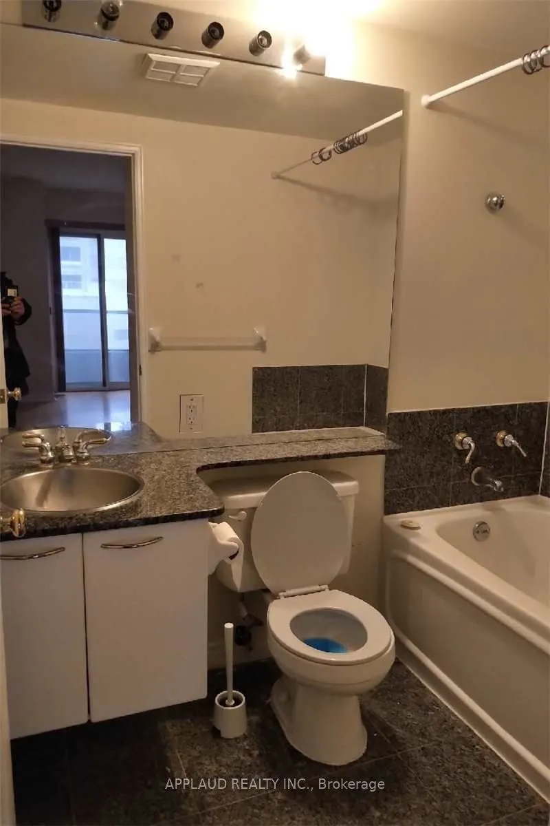 55 Bloor Street E, #1507