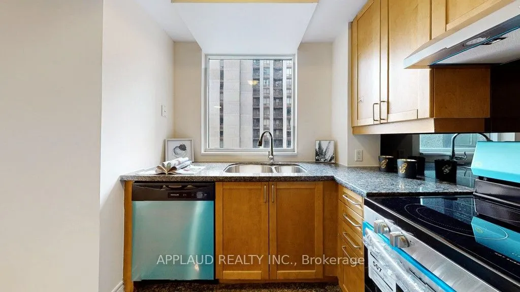55 Bloor Street E, #1507