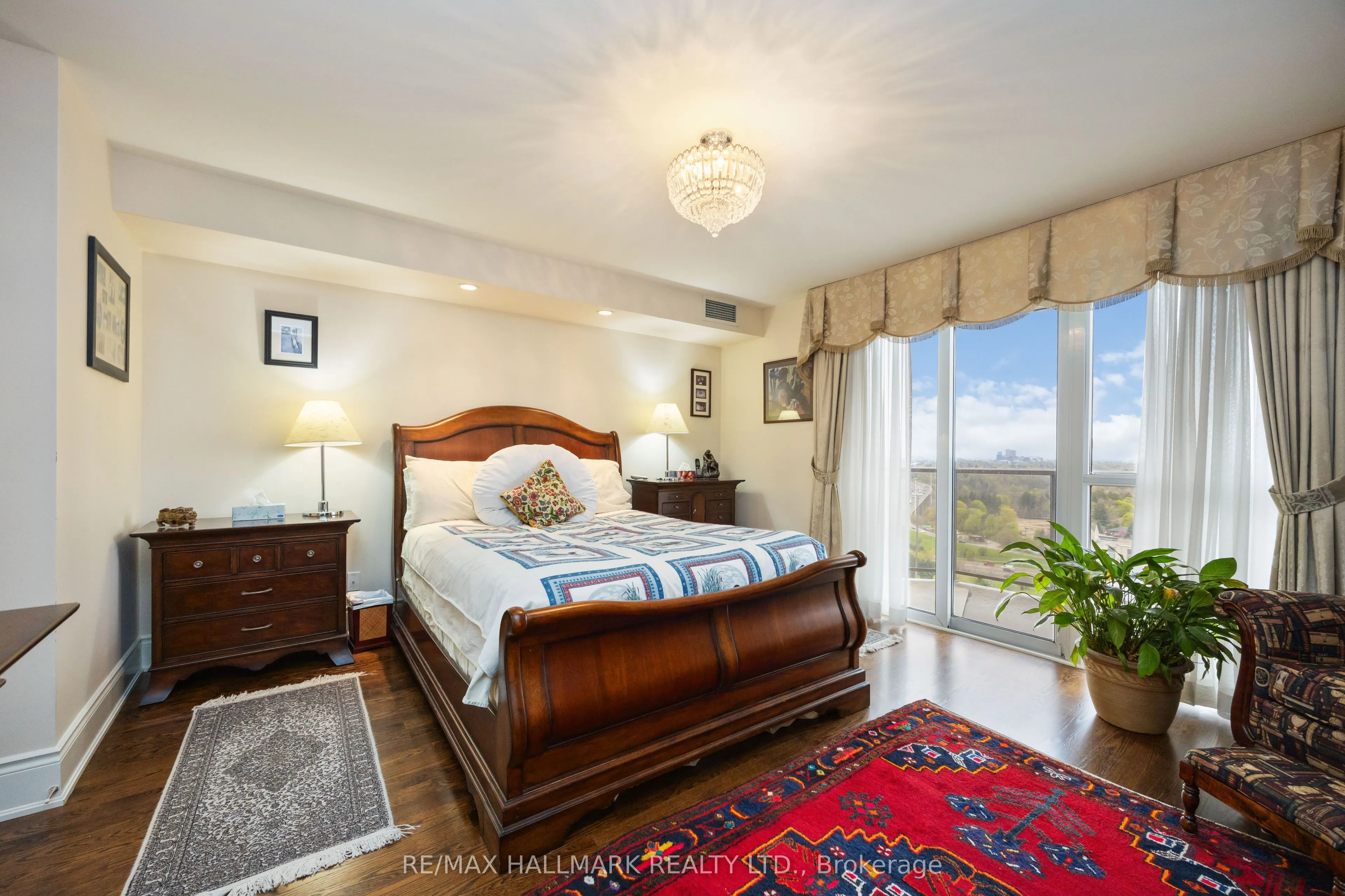 80 Harrison Garden Boulevard, #1821