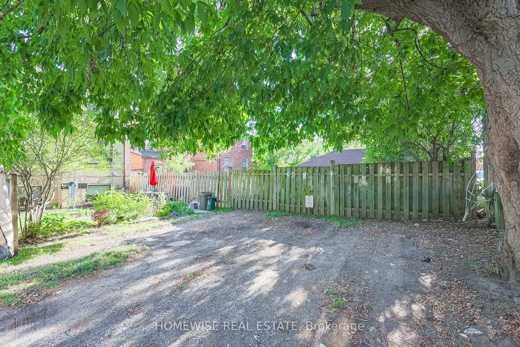4 Lanark Avenue