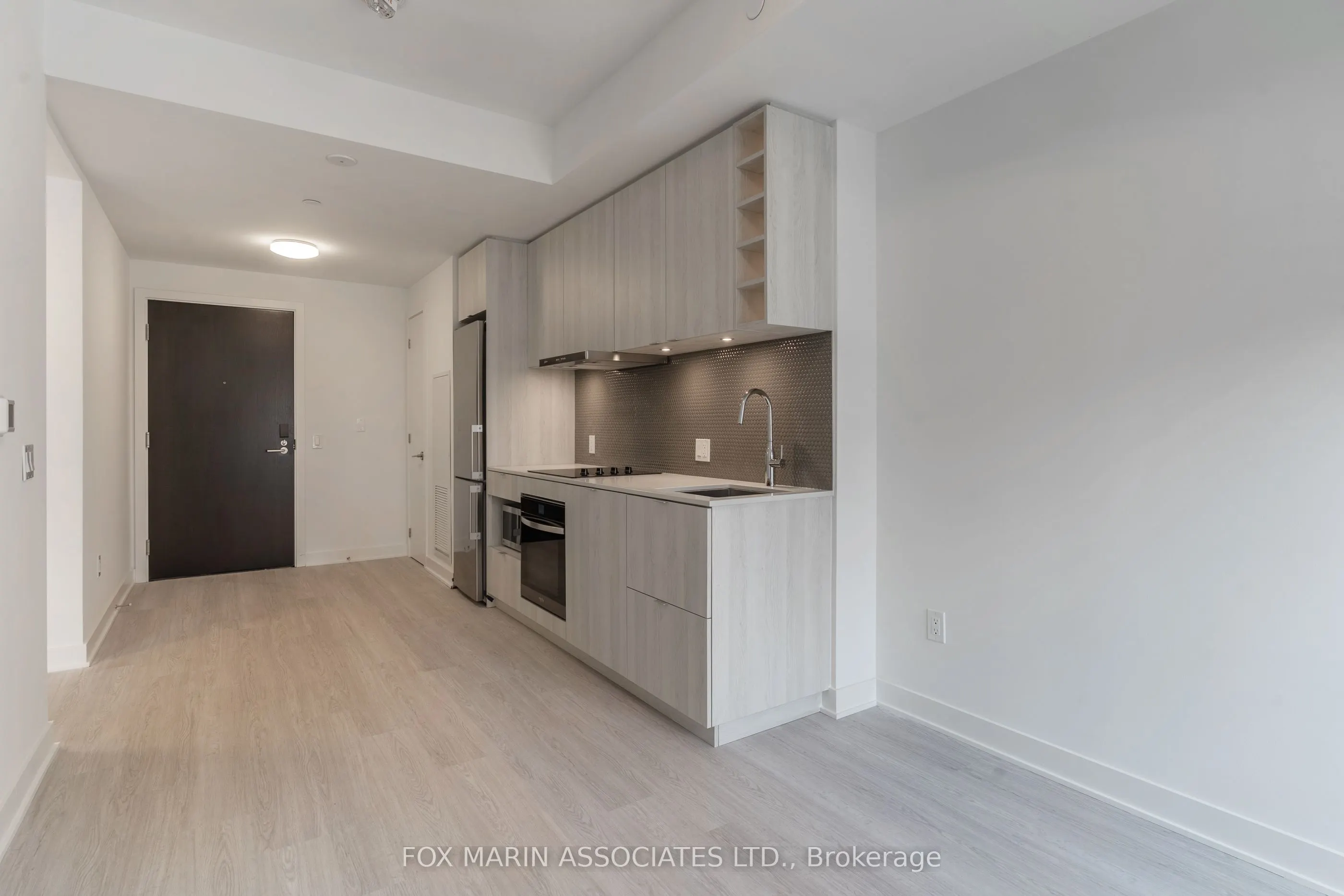 11 Yorkville Avenue, #814