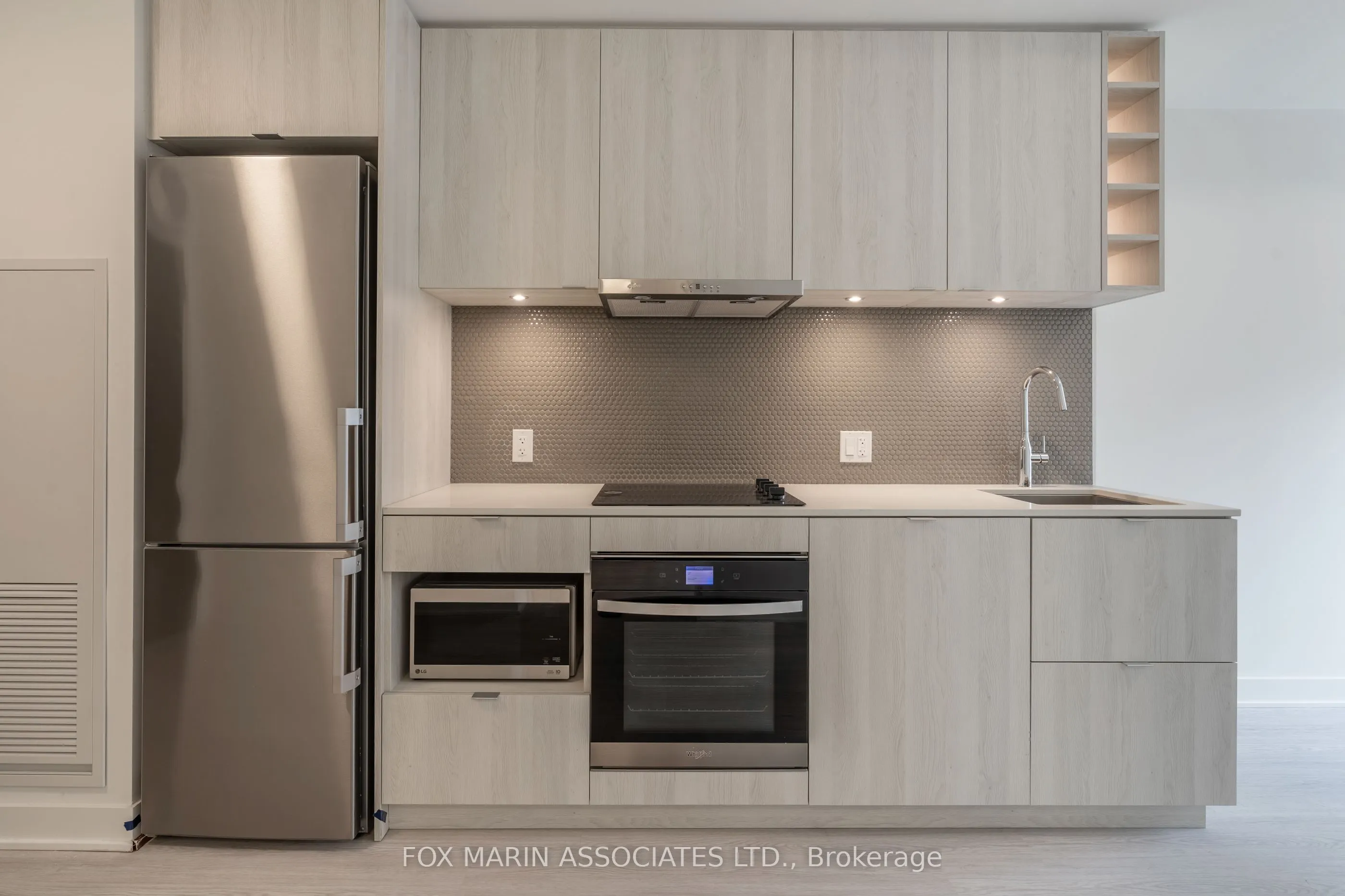 11 Yorkville Avenue, #814