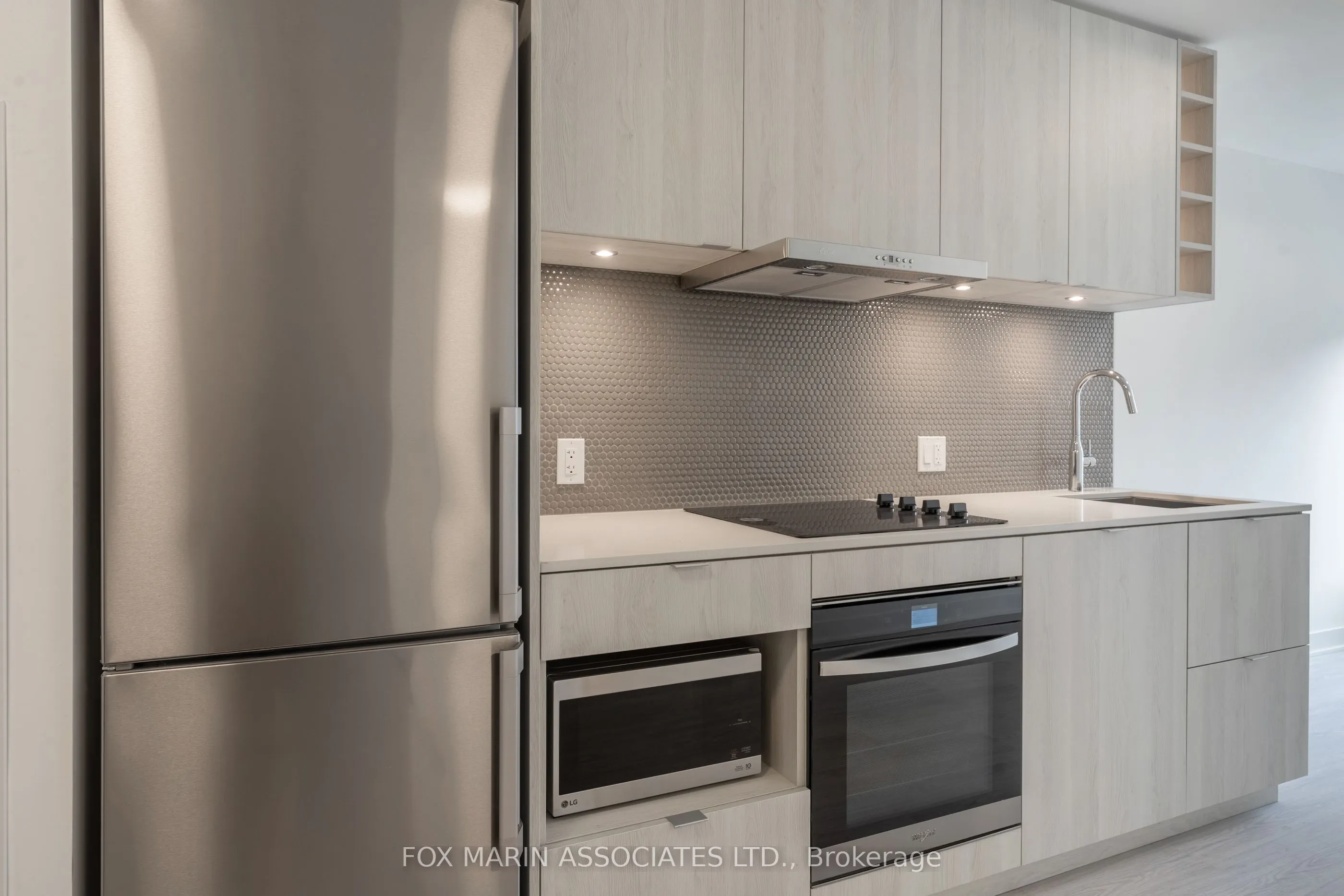 11 Yorkville Avenue, #814
