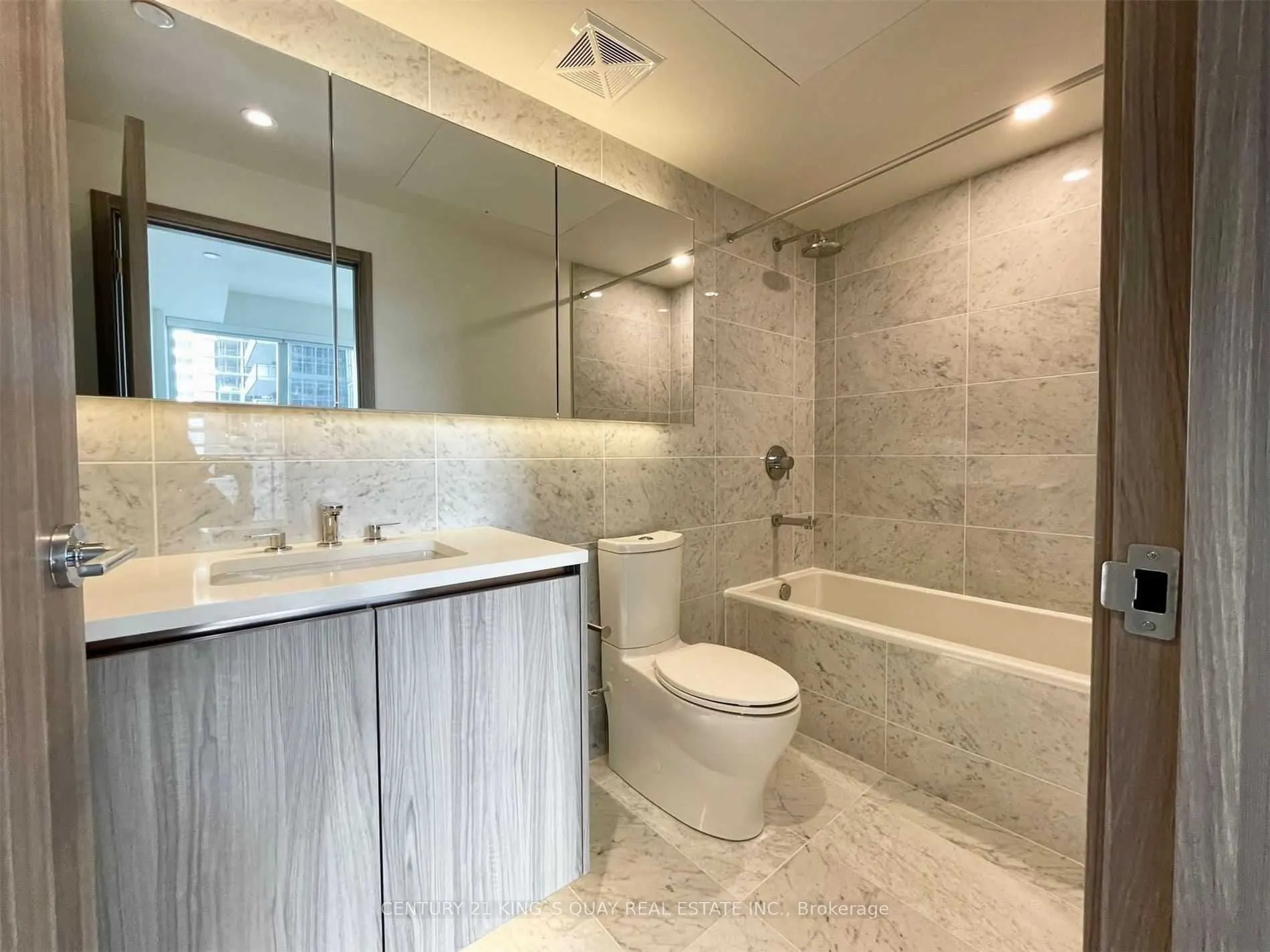 95 Mcmahon Drive, #2806
