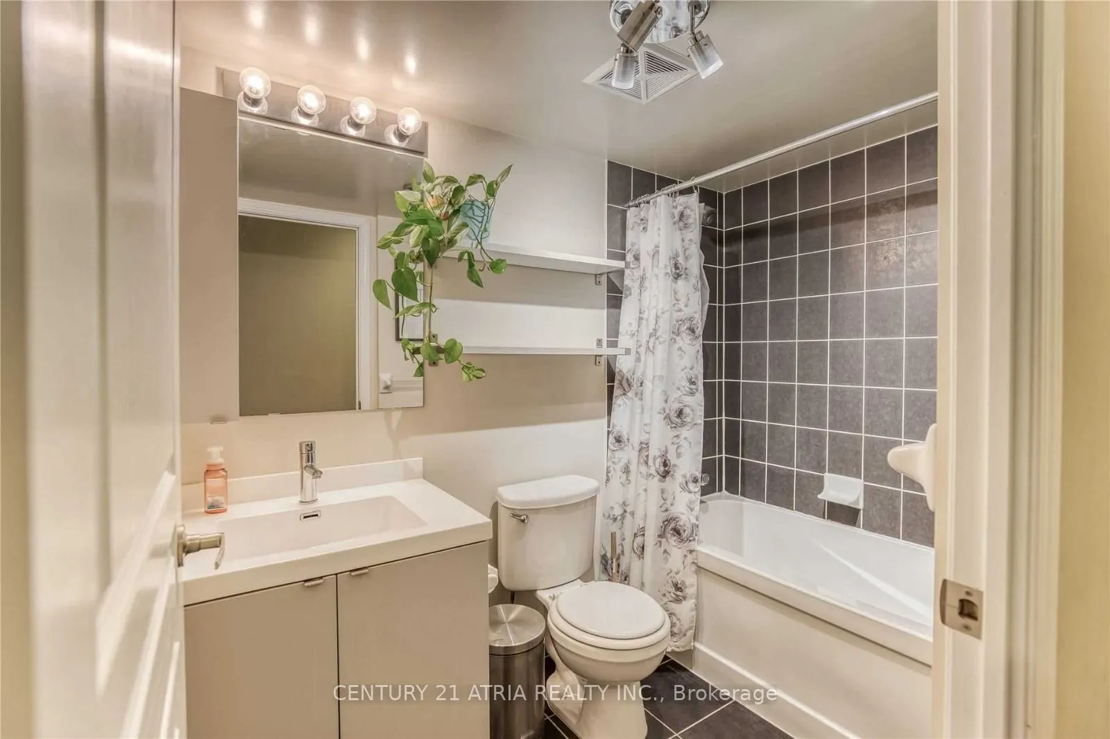352 Front Street W, #616