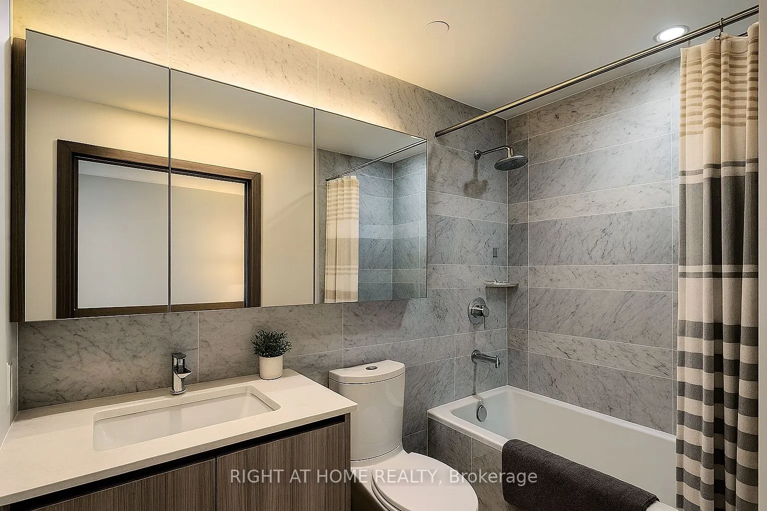 17 Bathurst Street, #4216
