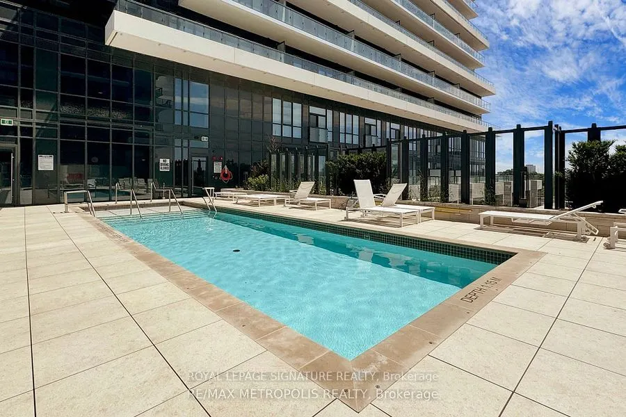 20 Inn On The Park Drive, #443