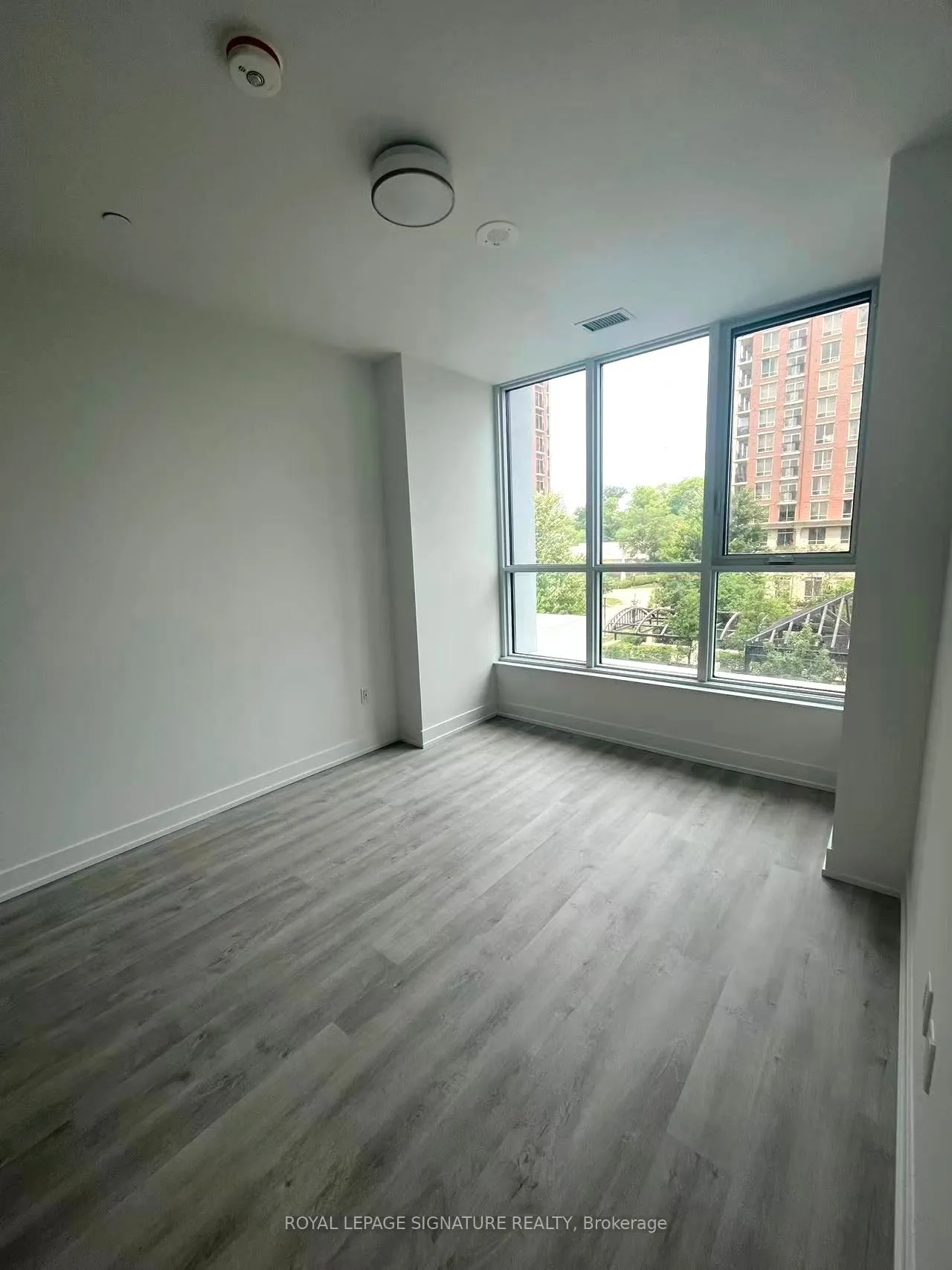 20 Inn On The Park Drive, #443