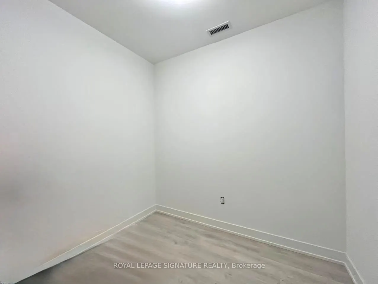 20 Inn On The Park Drive, #443