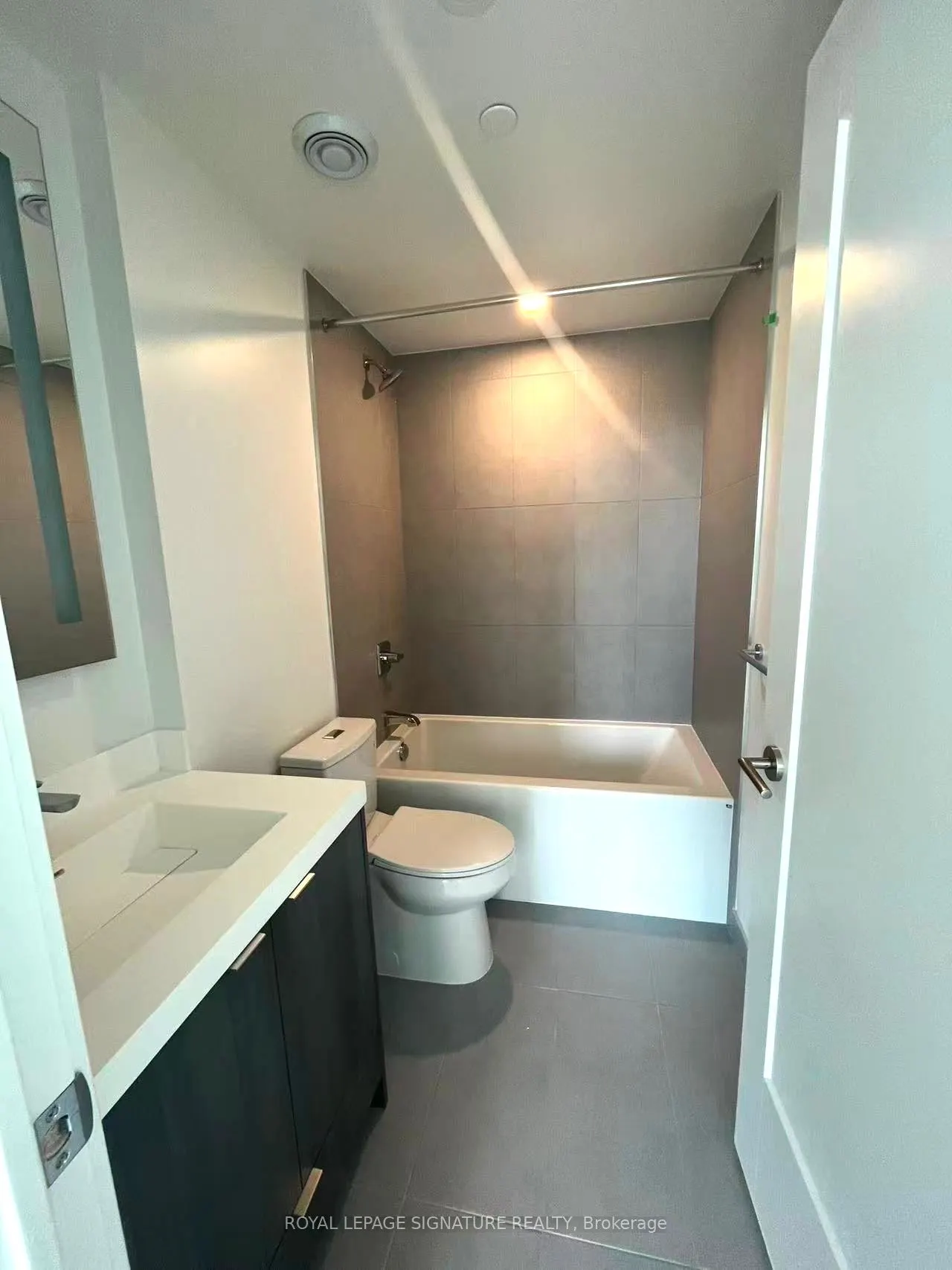 20 Inn On The Park Drive, #443