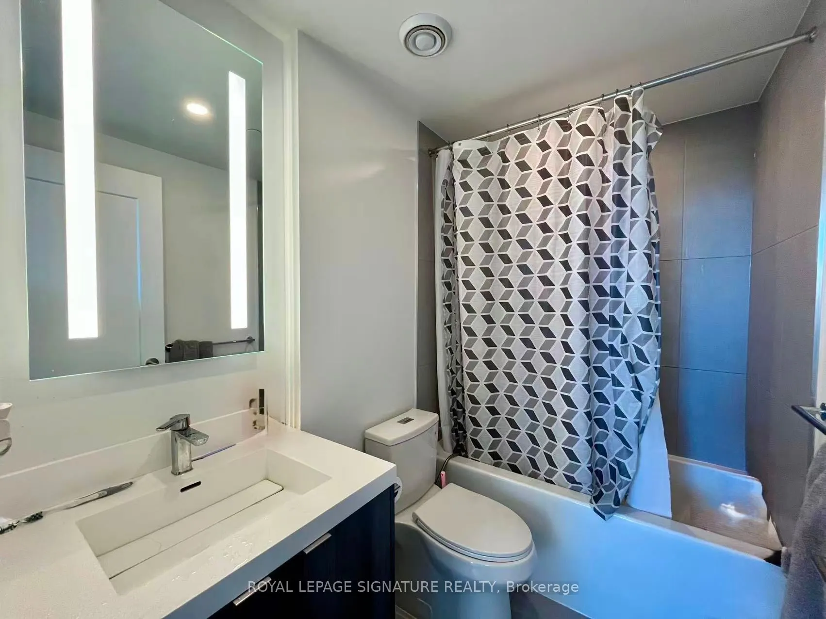 20 Inn On The Park Drive, #443