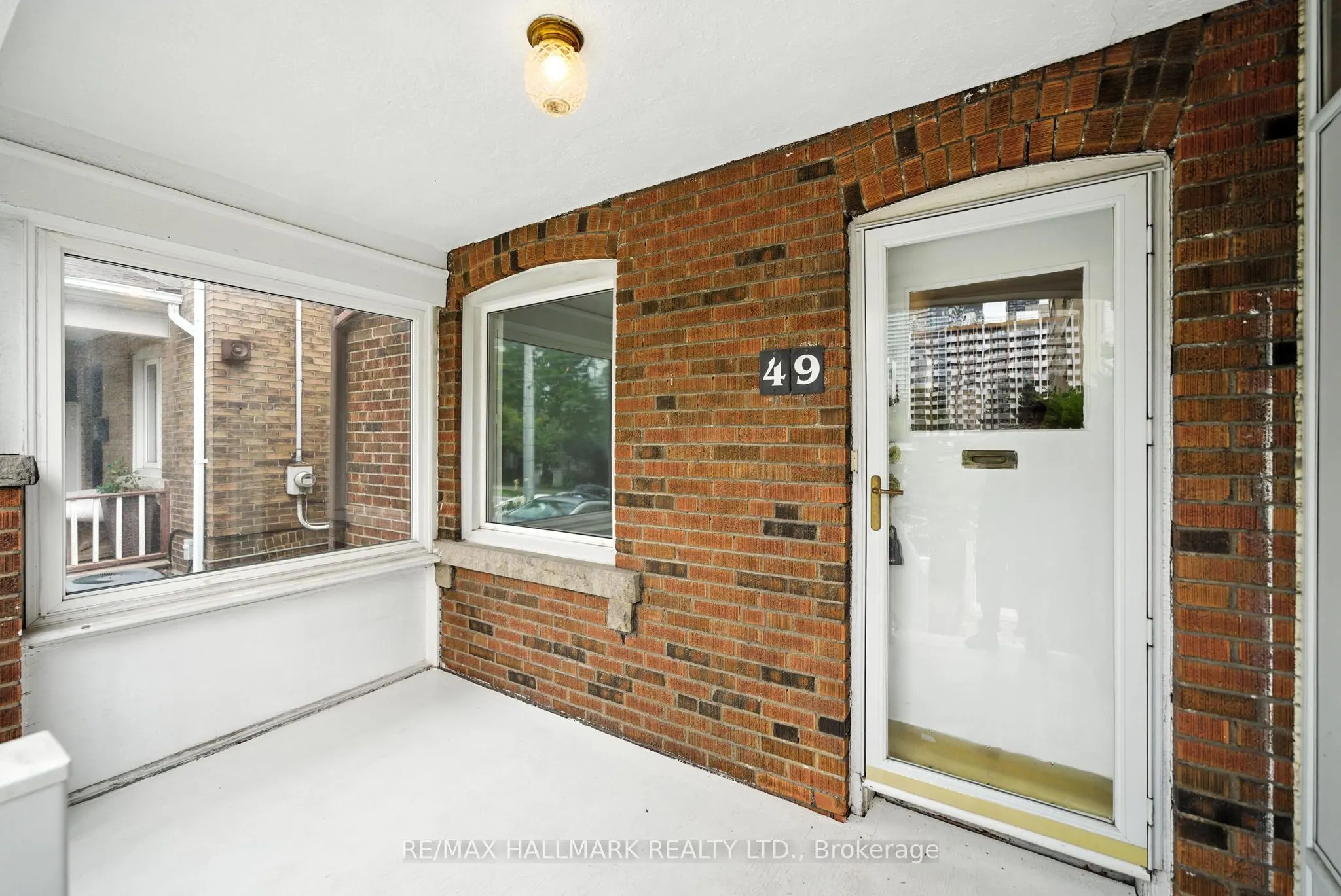 49 Rawlinson Avenue