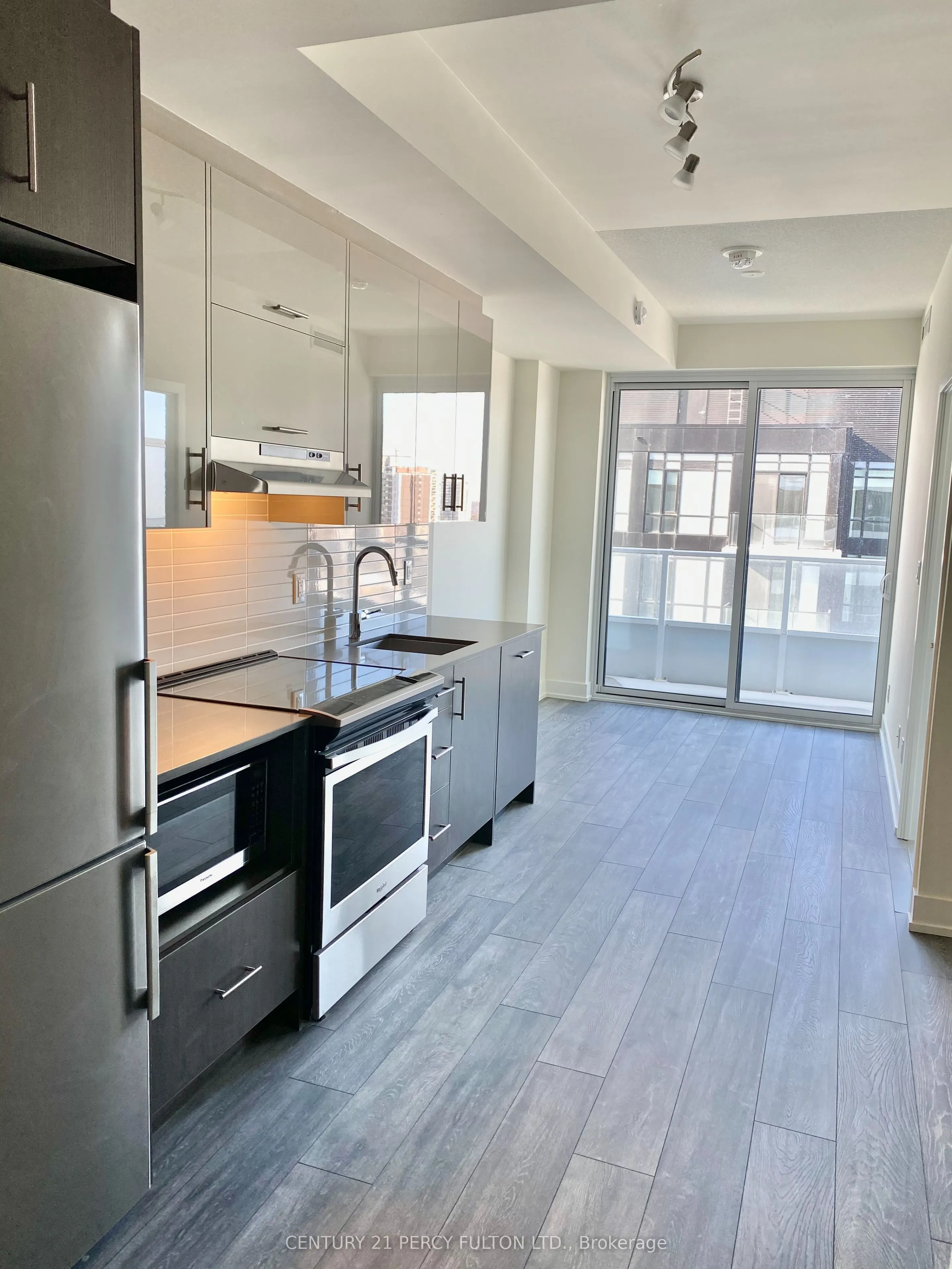 180 Fariview Mall Drive, #1105