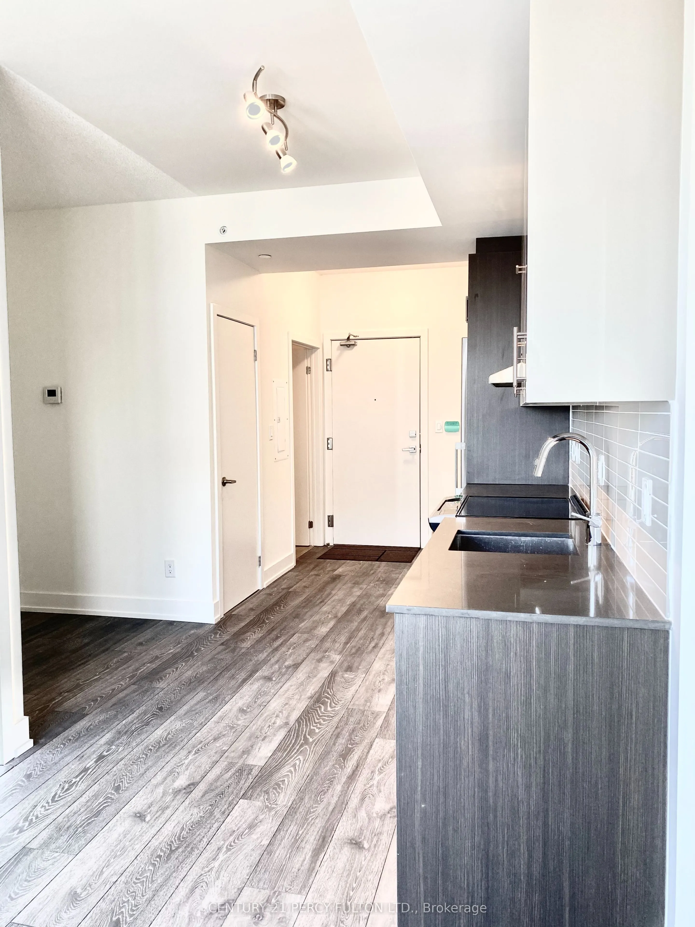 180 Fariview Mall Drive, #1105