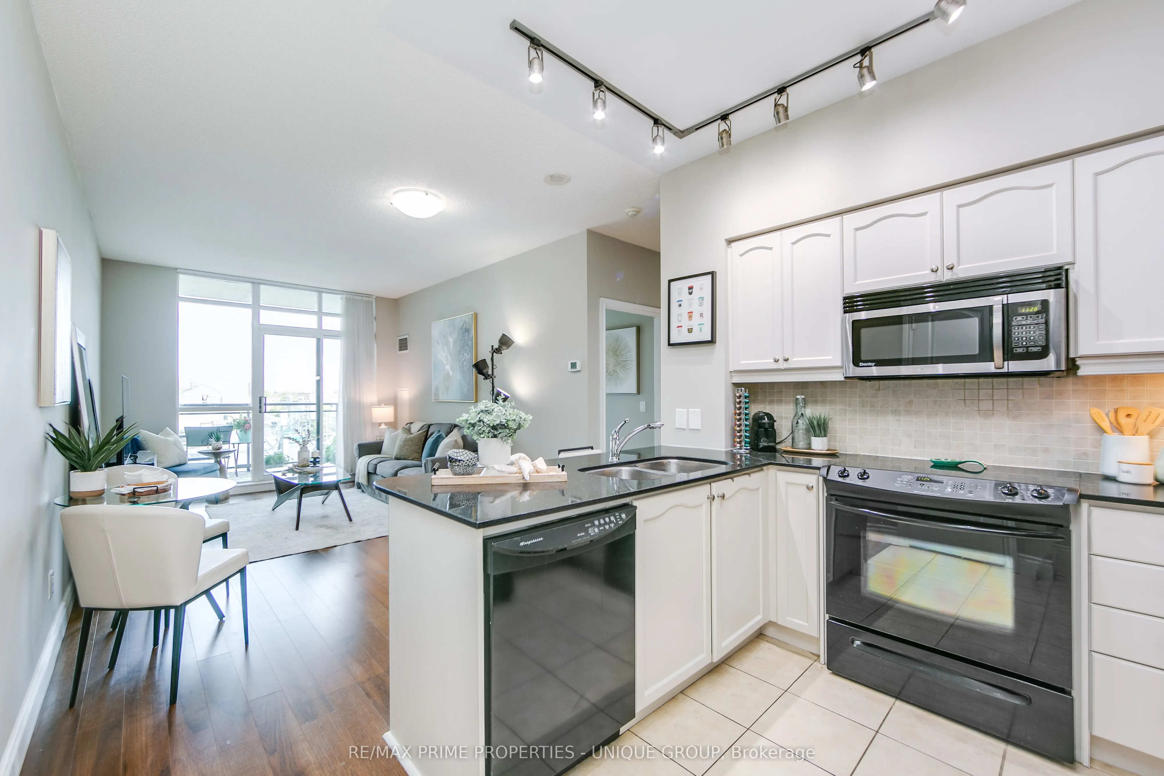 319 Merton Street, #904