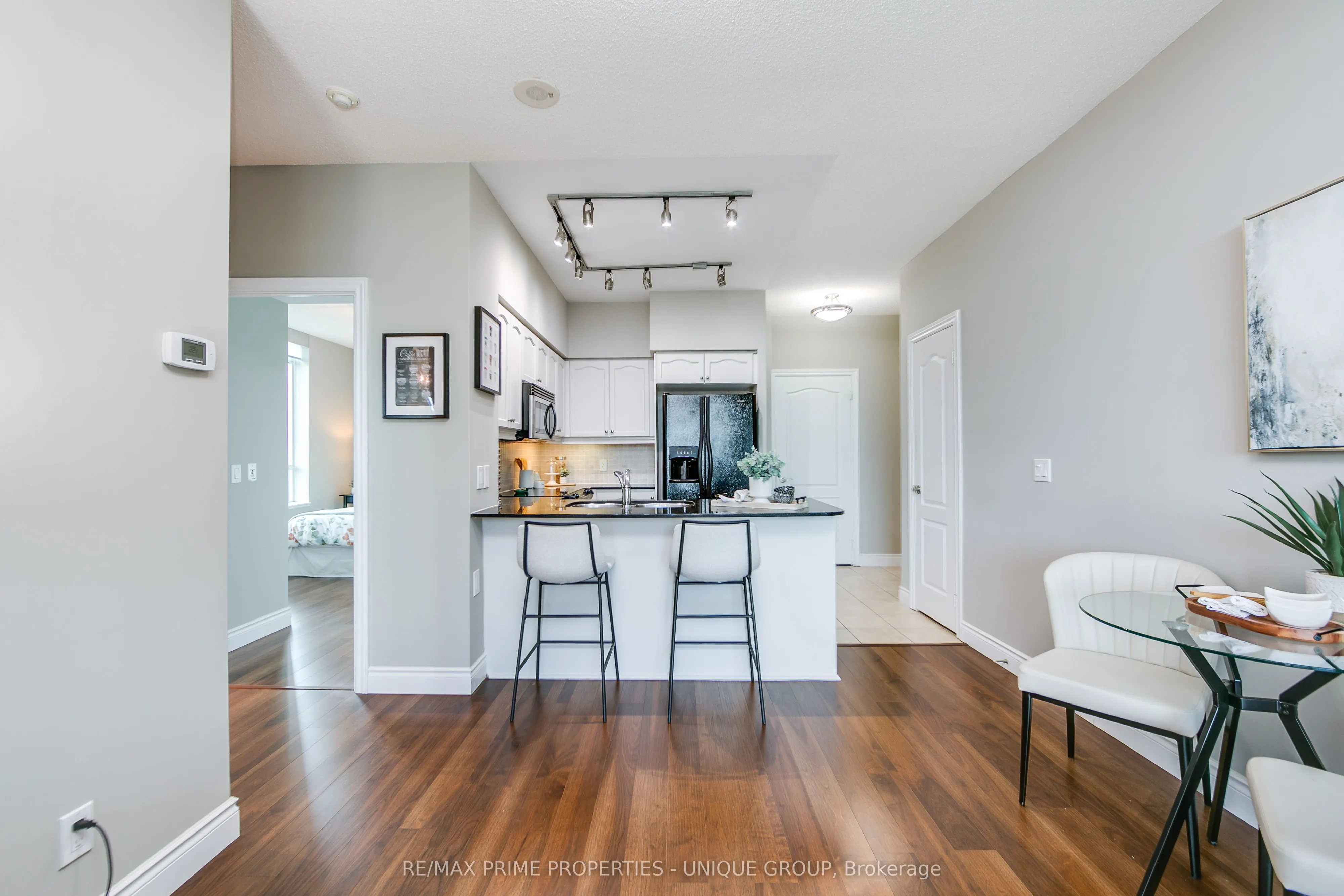 319 Merton Street, #904