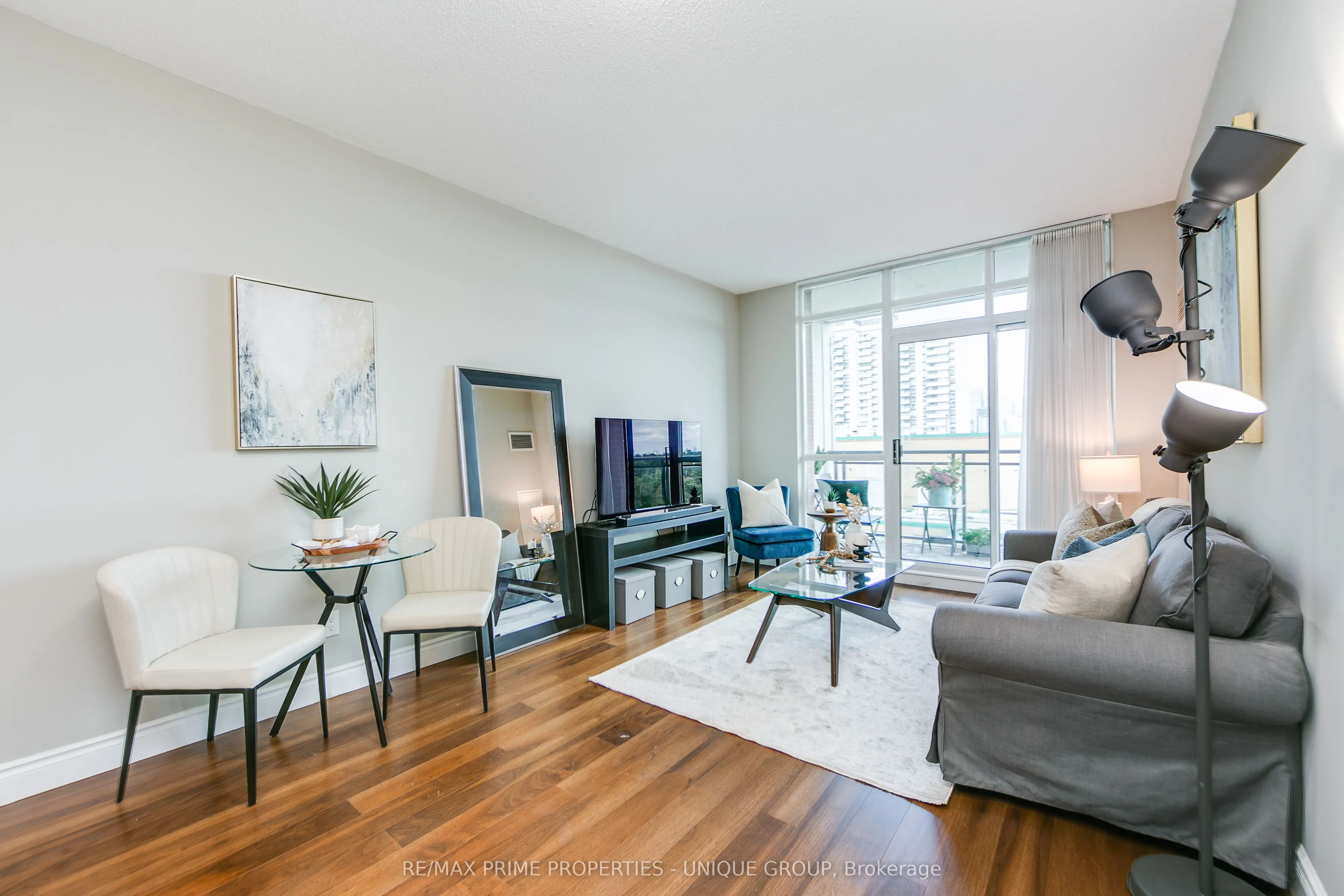 319 Merton Street, #904