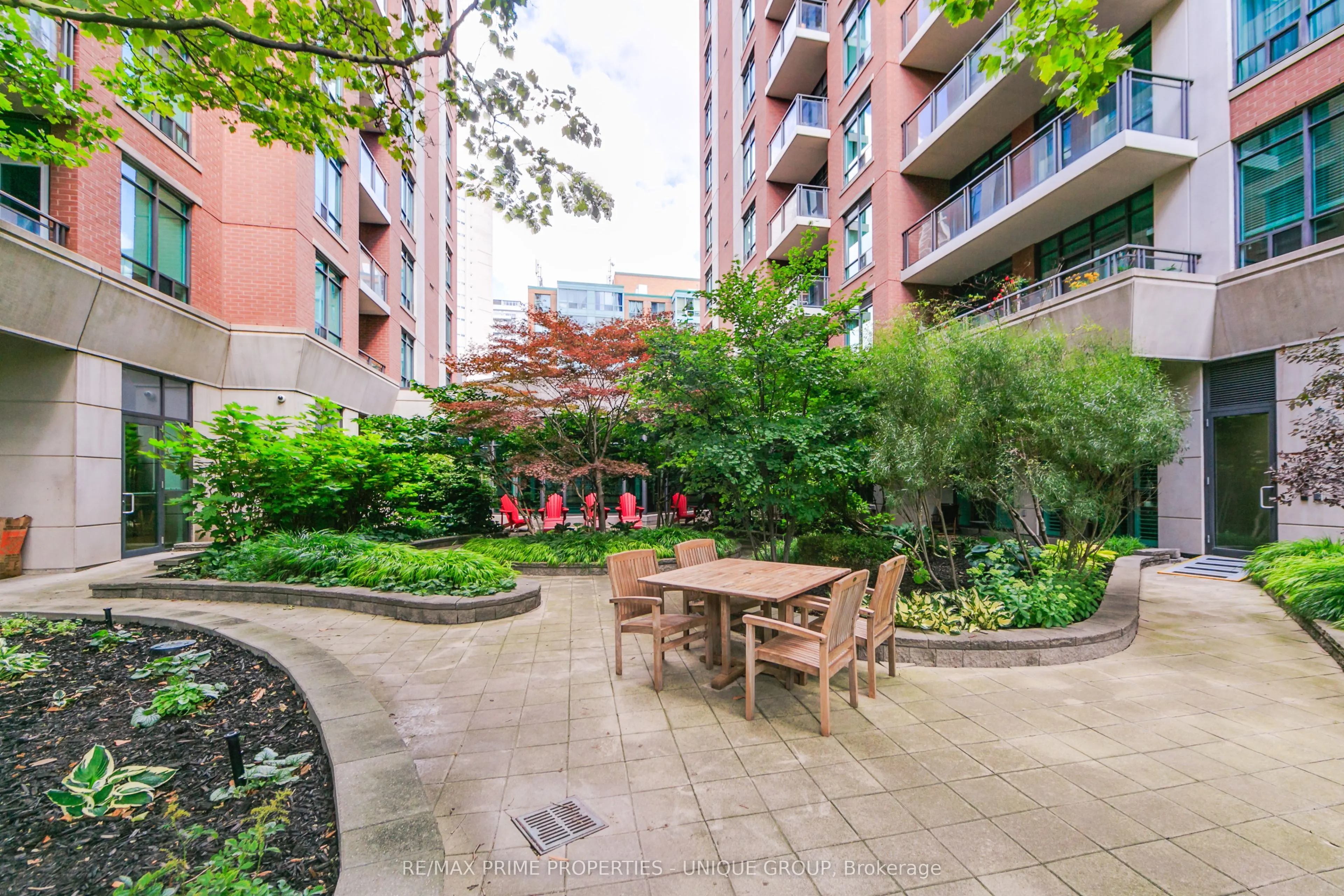 319 Merton Street, #904