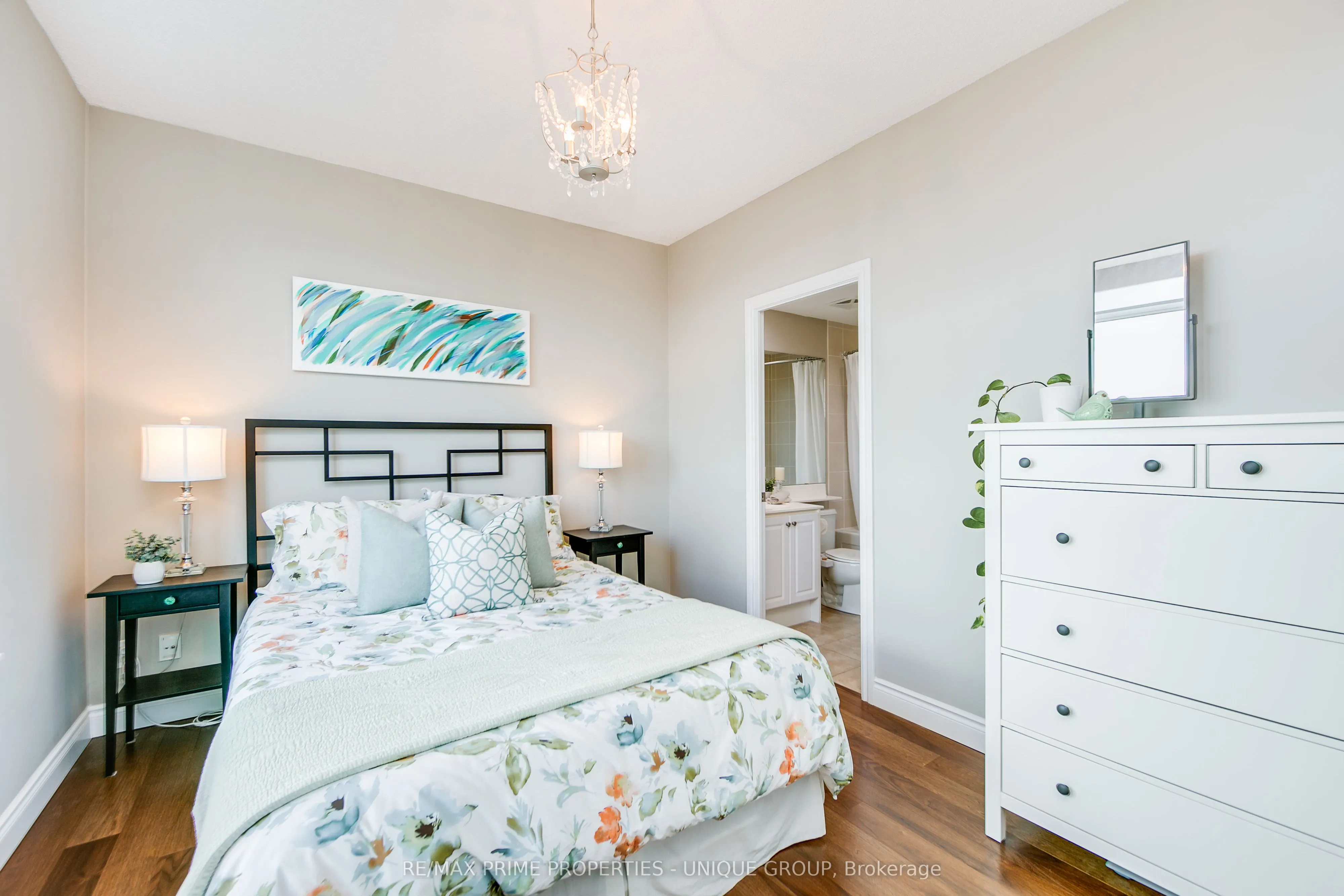 319 Merton Street, #904