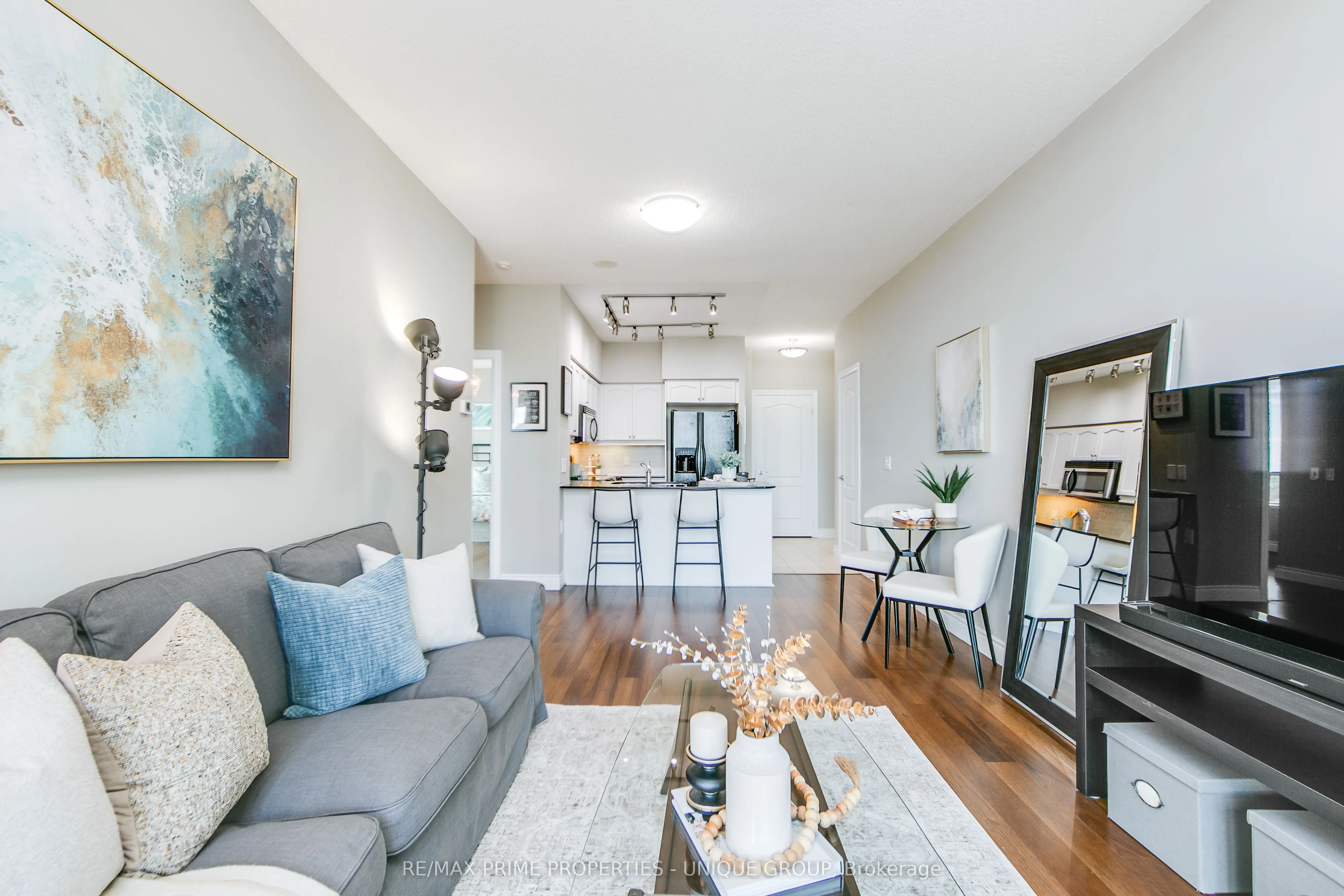 319 Merton Street, #904