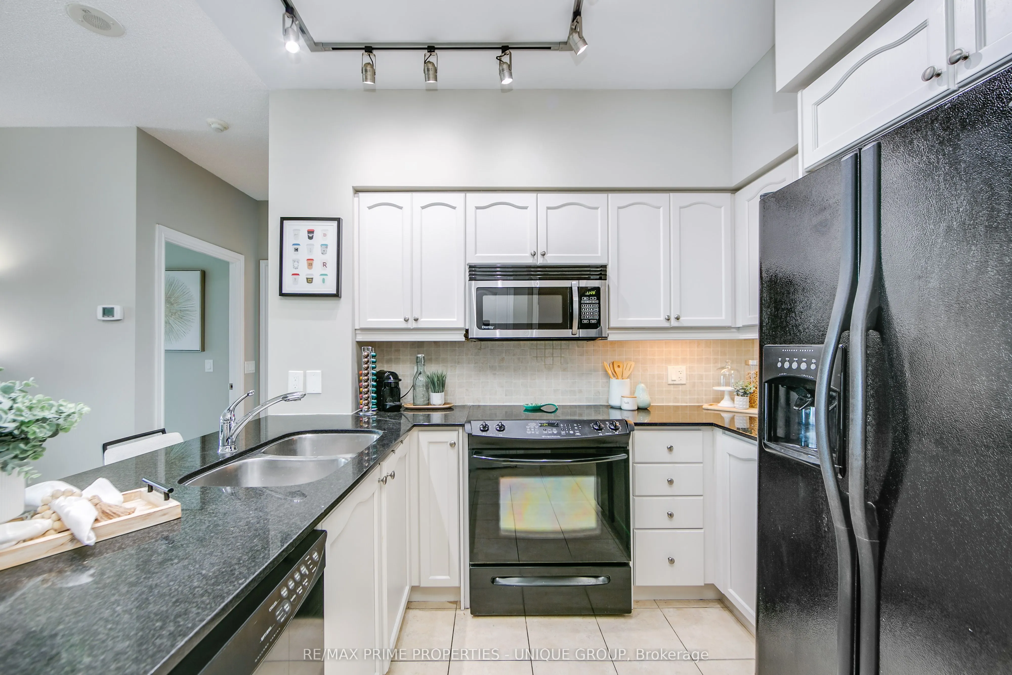 319 Merton Street, #904