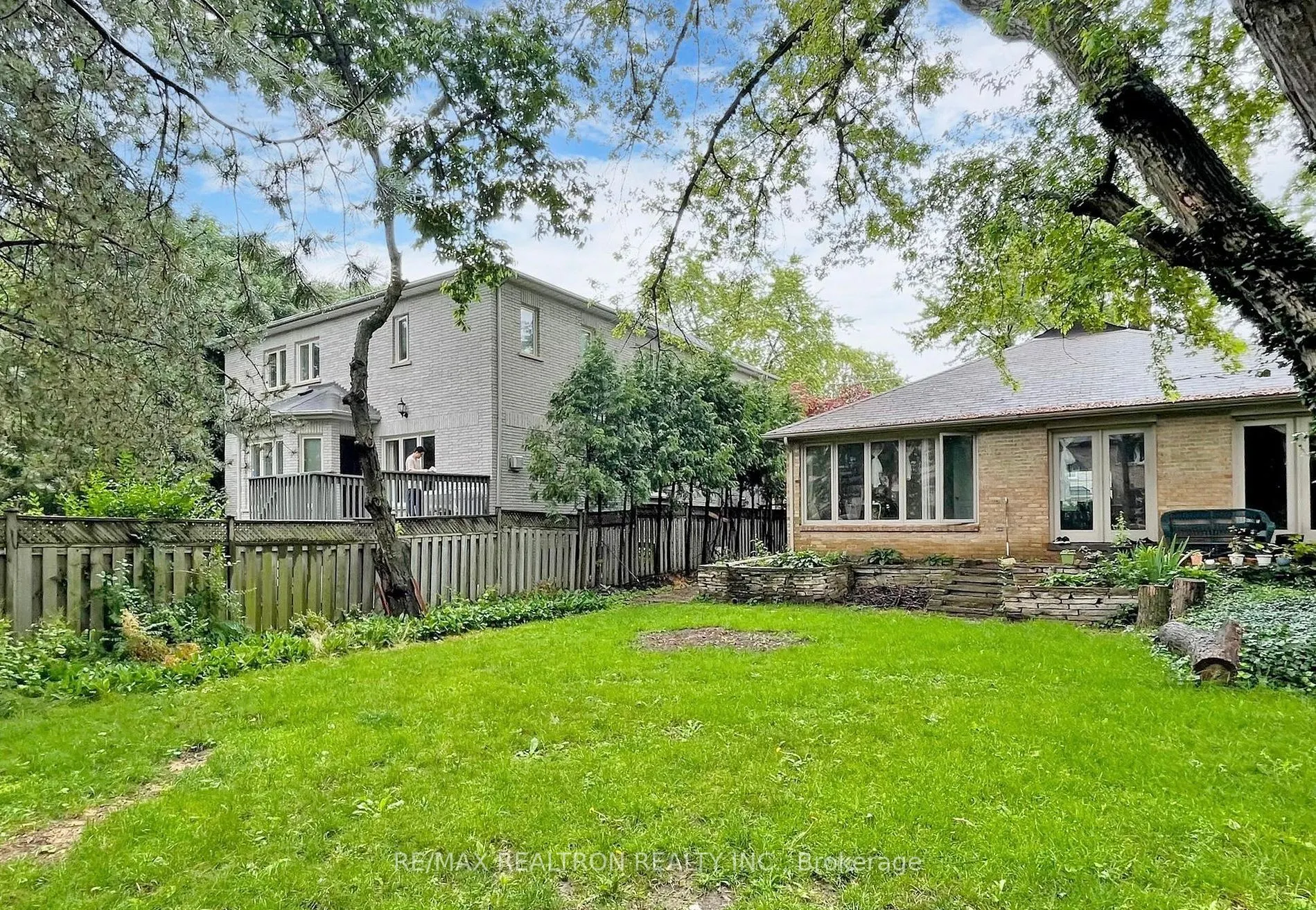 298 Empress Avenue S