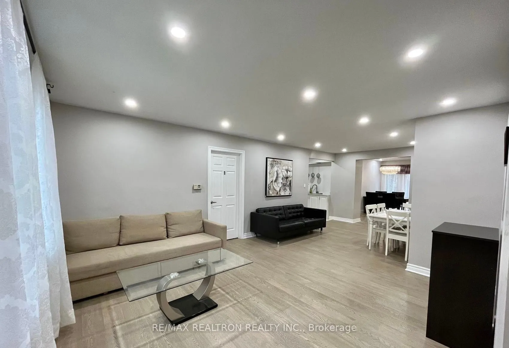 298 Empress Avenue S