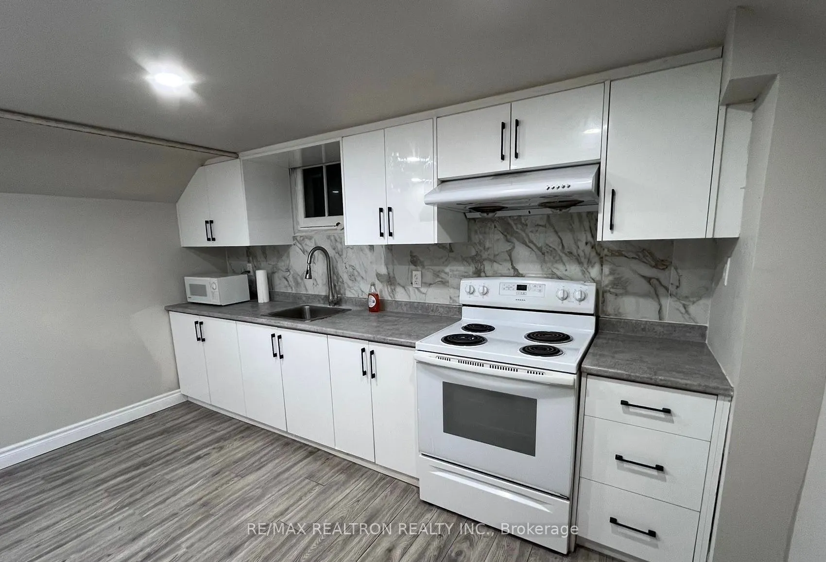 298 Empress Avenue S