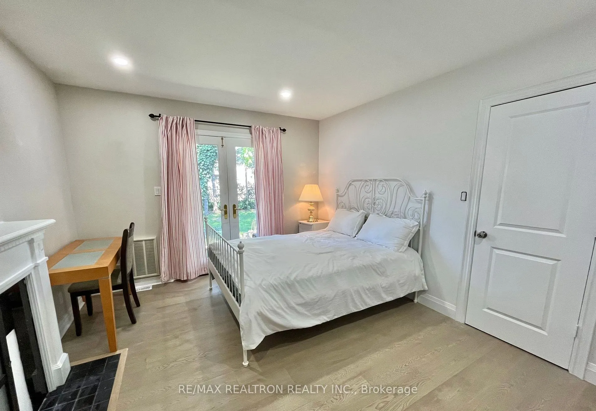 298 Empress Avenue S