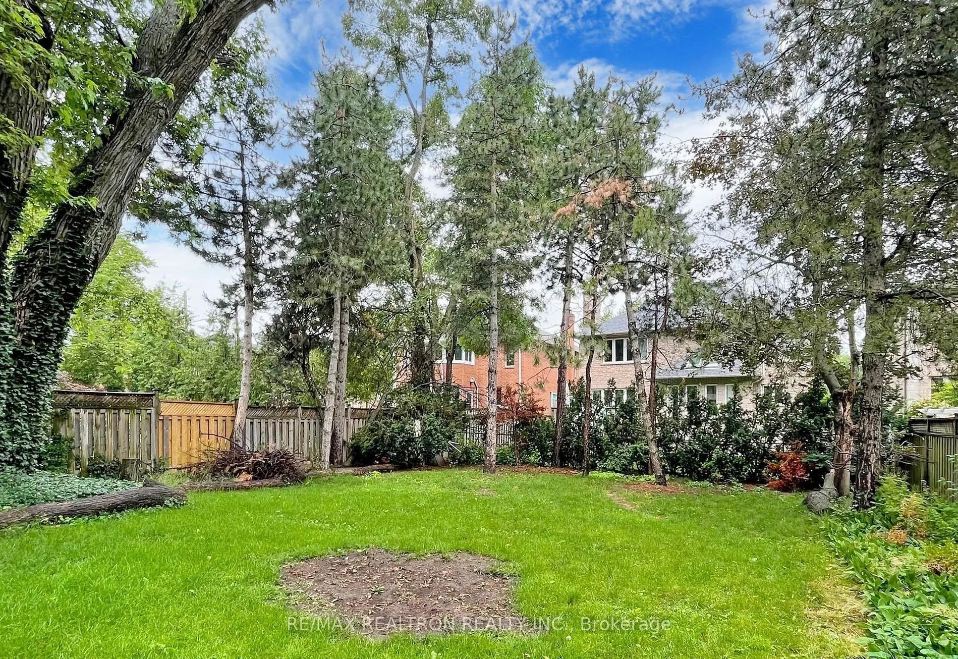 298 Empress Avenue S