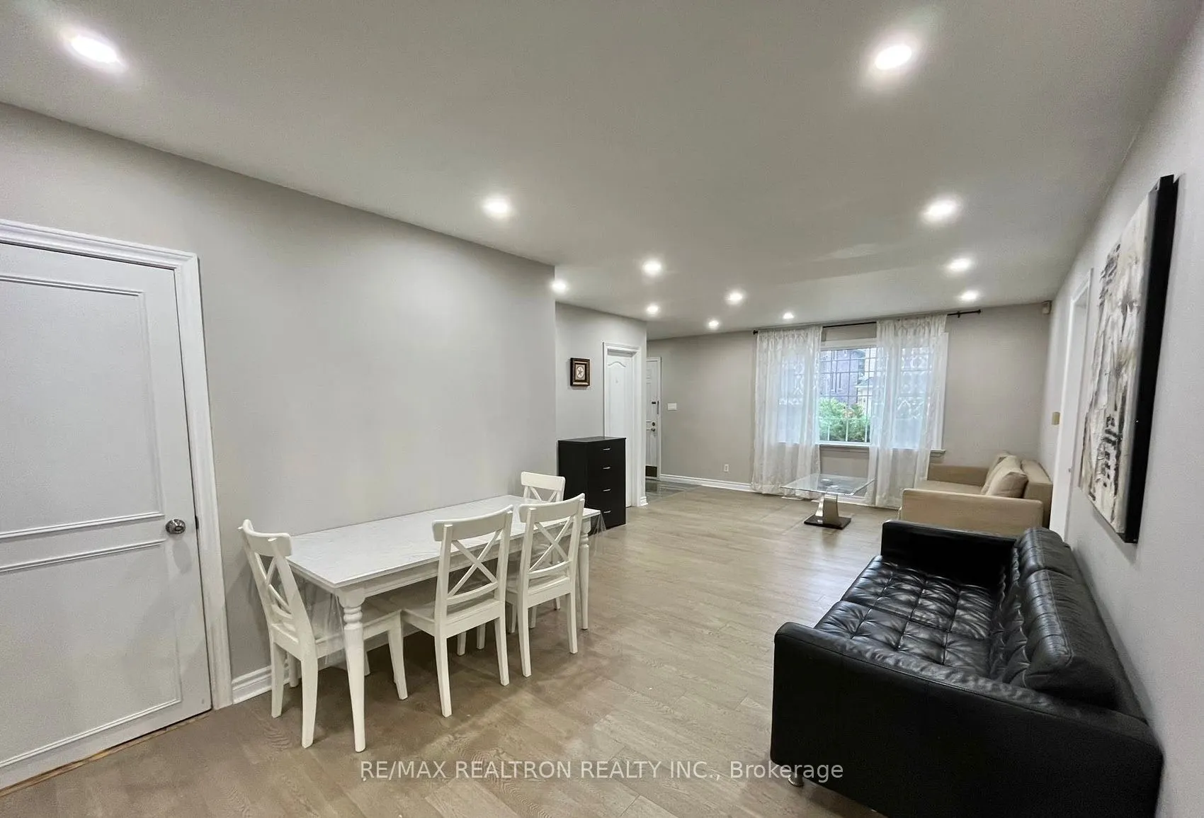 298 Empress Avenue S