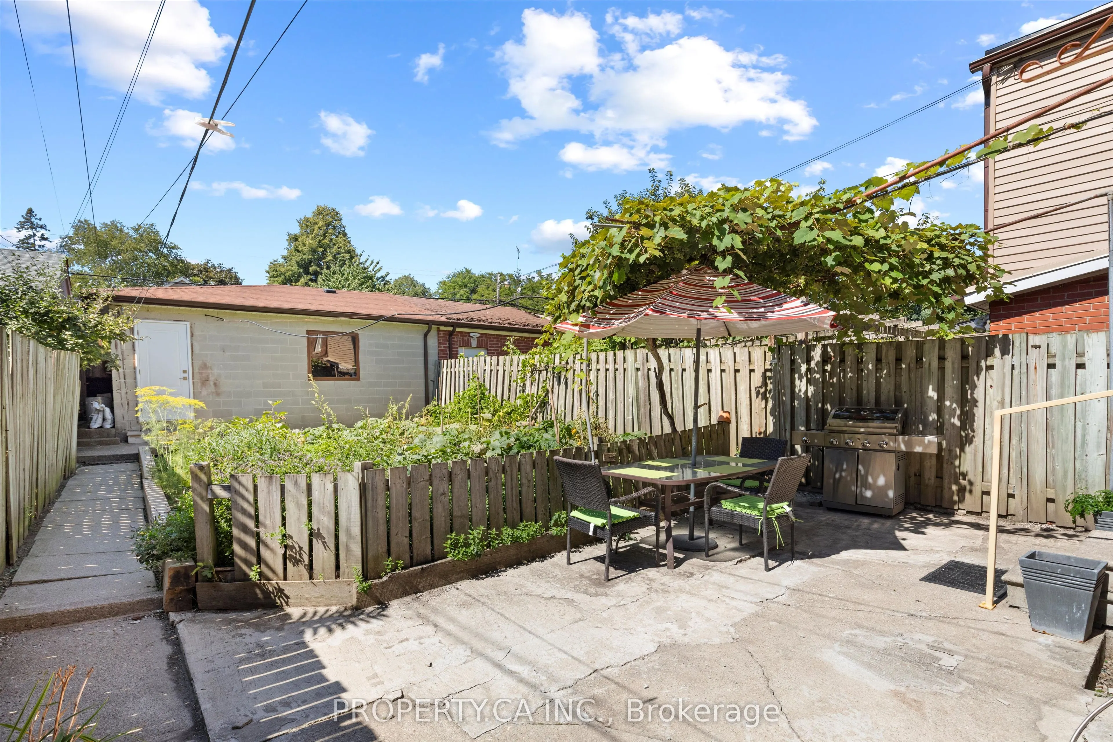 790 Manning Avenue