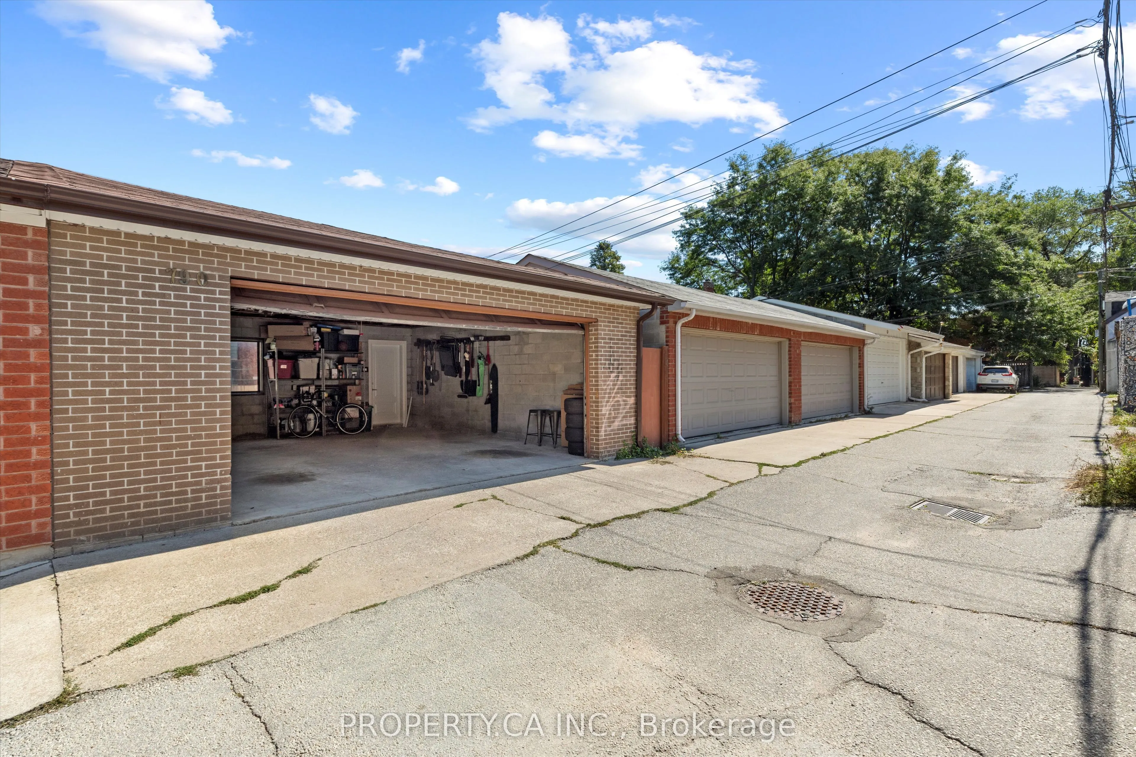 790 Manning Avenue