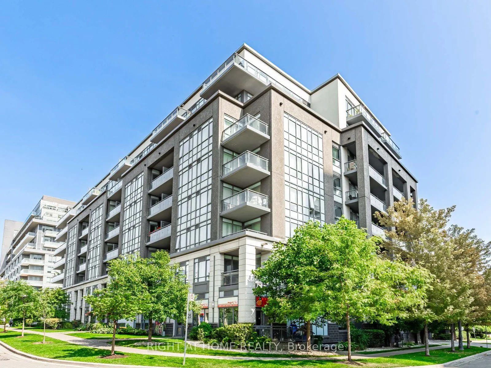 17 Kenaston Gardens, #203